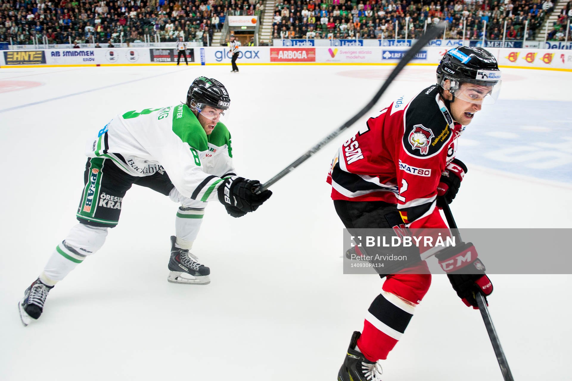 Malmö Redhawks Nils Andersson jagad av Rögles Sebastian