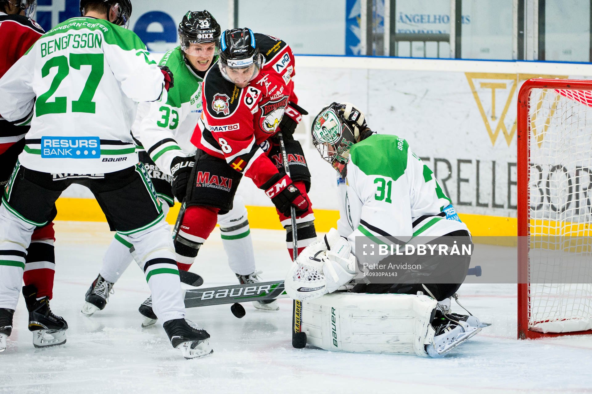 Malmö Redhawks Tony Romano oroar framför Rögles målvakt