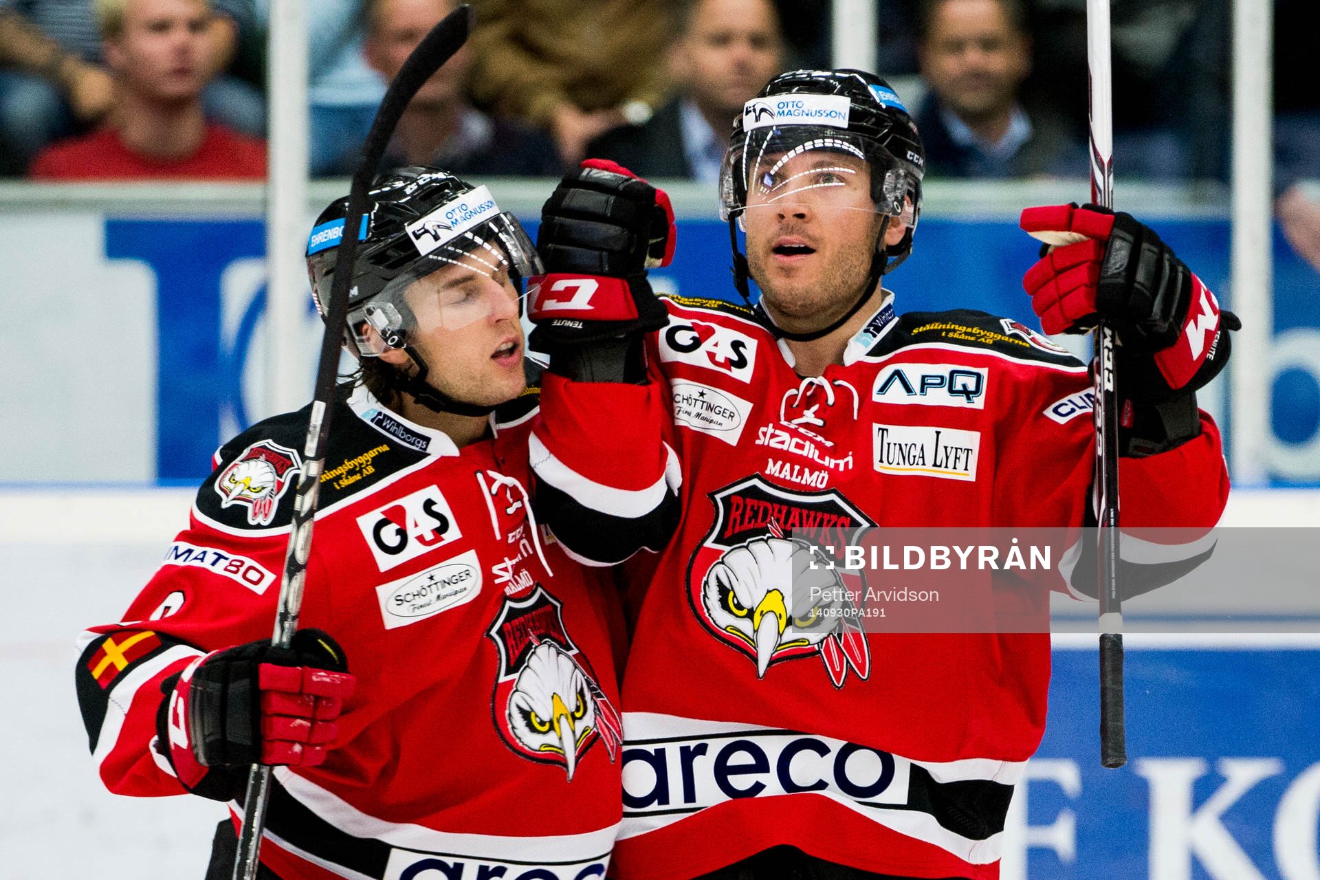 Malmö Redhawks Joey Tenute (m) jublar ihop med Tony Romano