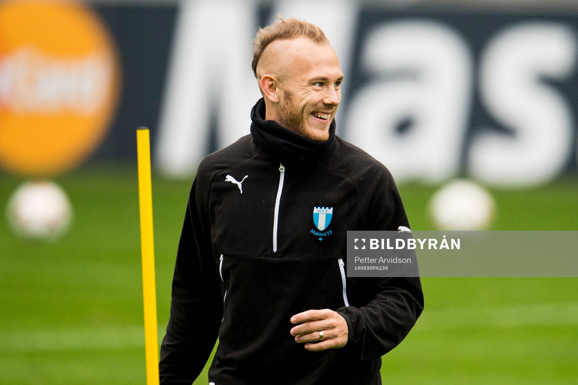 Malmö FFs Magnus Eriksson skrattar