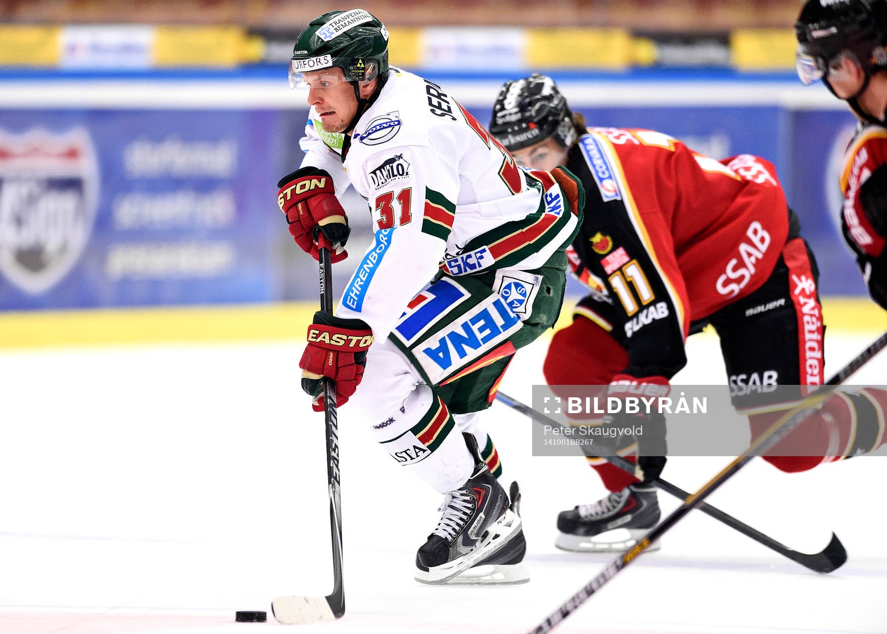 Frölundas Nicklas Lasu med pucken