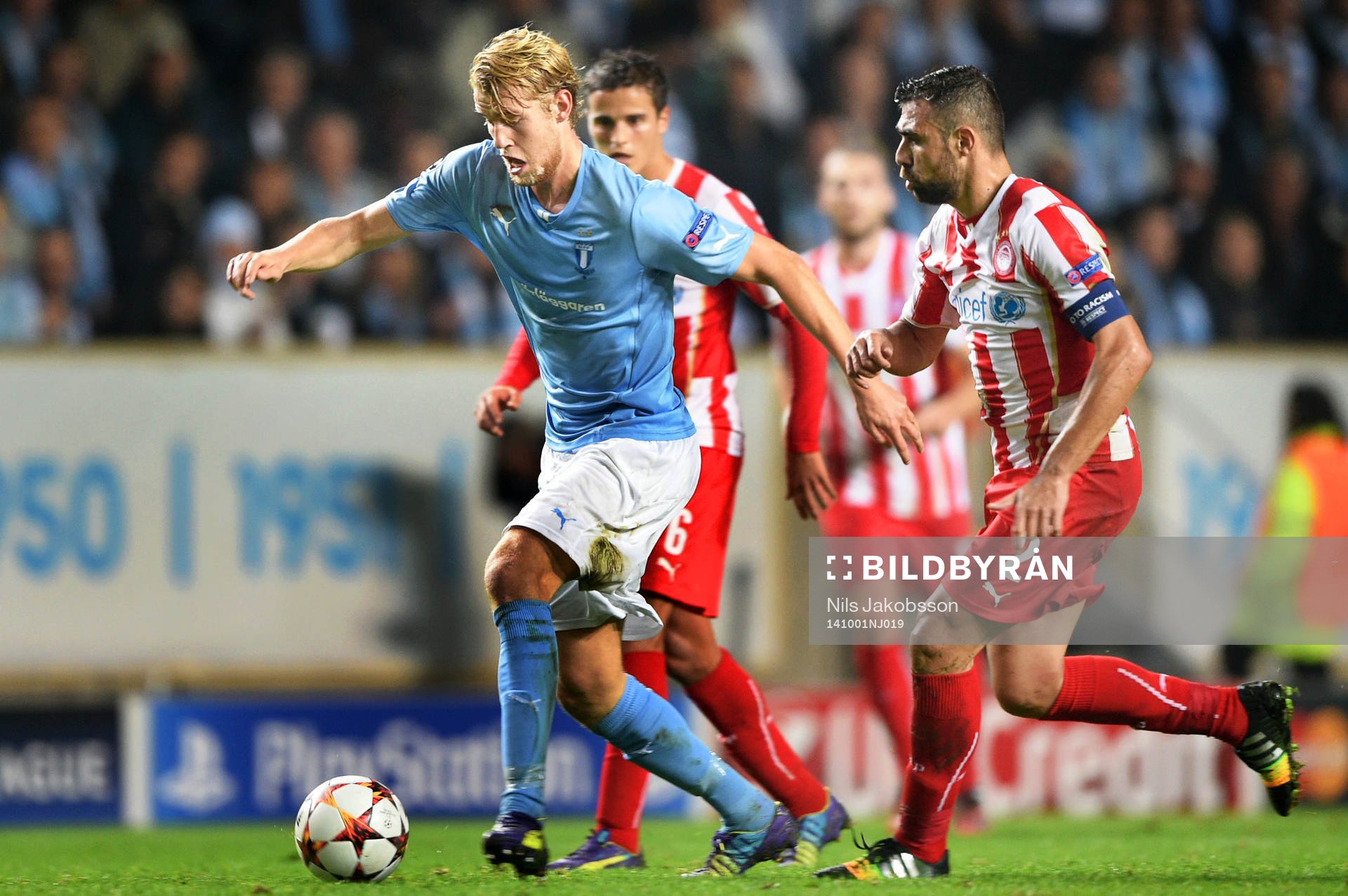 Malmö FFs Filip Helander under fotbollsmatchen i Champions League mellan Malmö FF och Olympiakos den 1 oktober 2014 i Malmö.