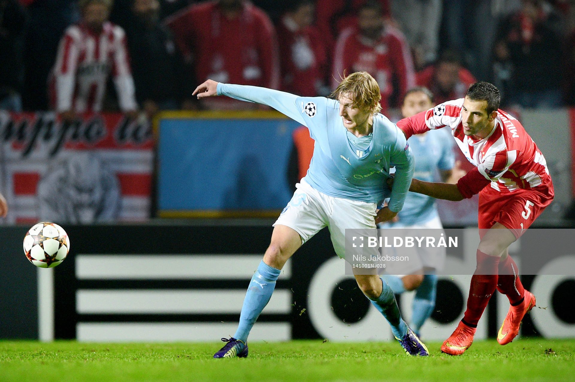 Malmö FFs Emil Forsberg jagas av Olympiacos Luka Milivojevi