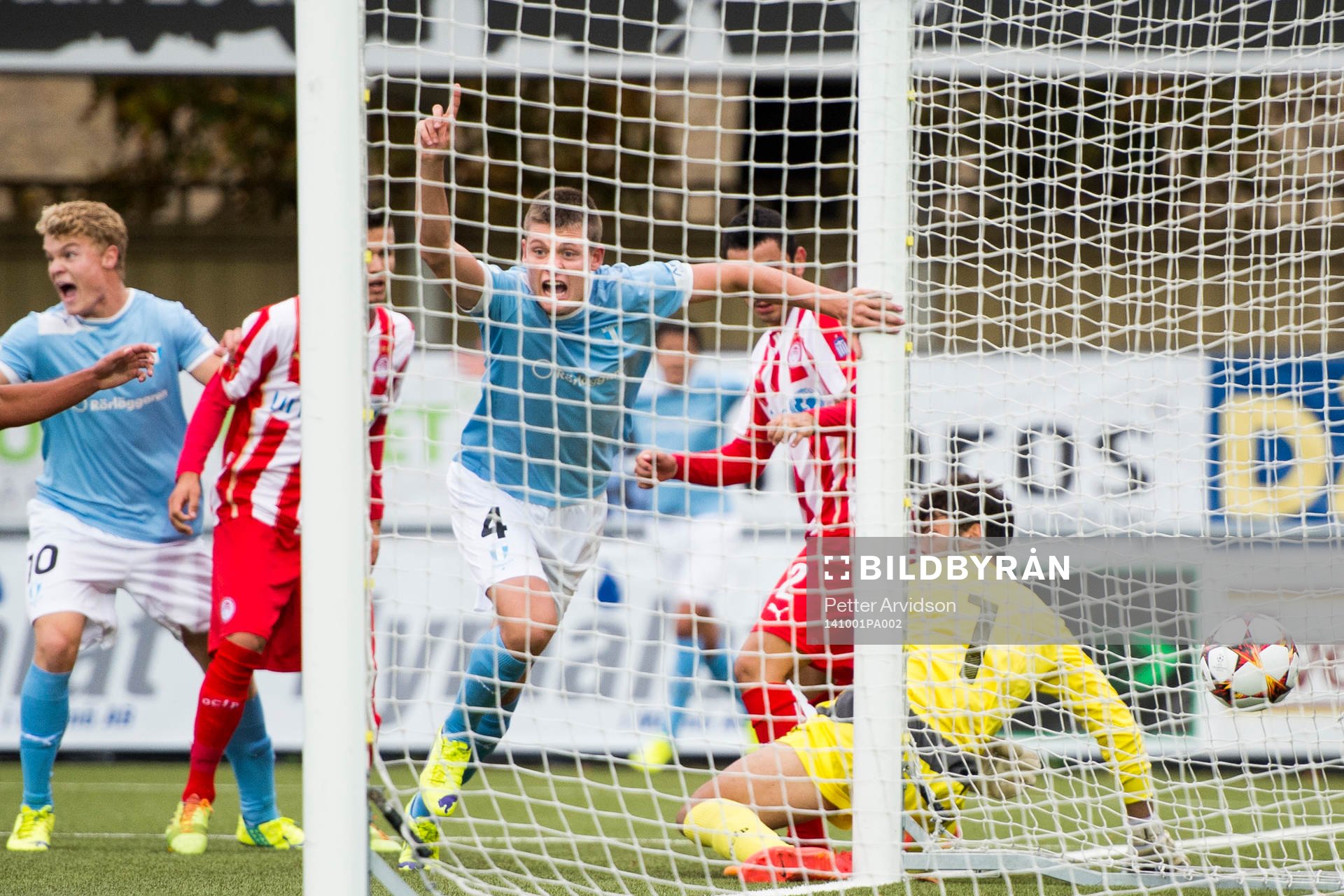 Malmö FFs Hannes Cederholm (m) jublar