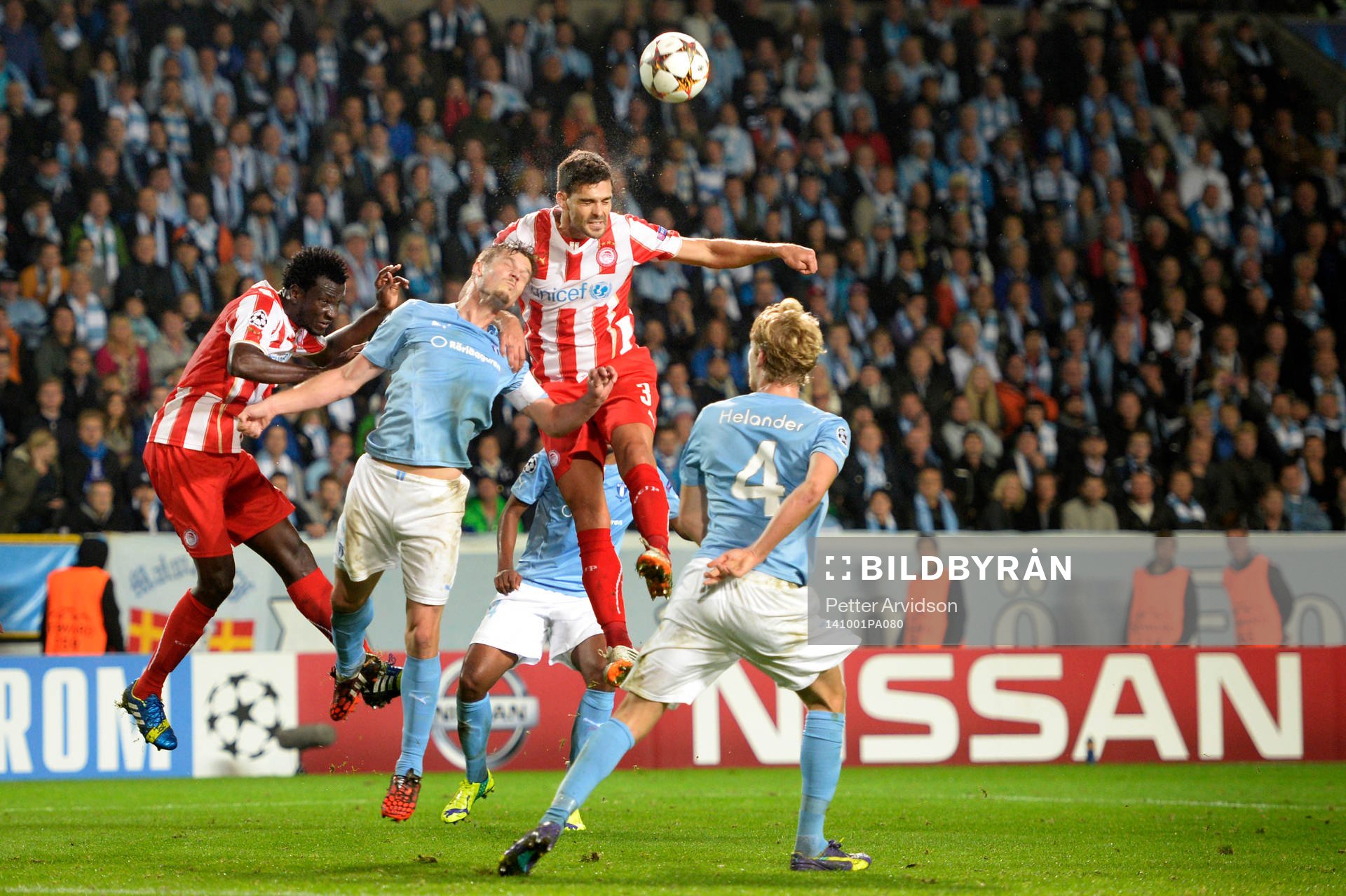 Malmö FFs Markus Rosenberg i nickduell med Olympiacos