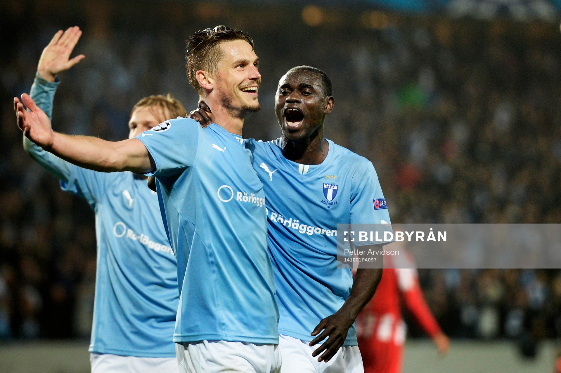 Malmö FFs Markus Rosenberg jublar med Enock Kofi Adu