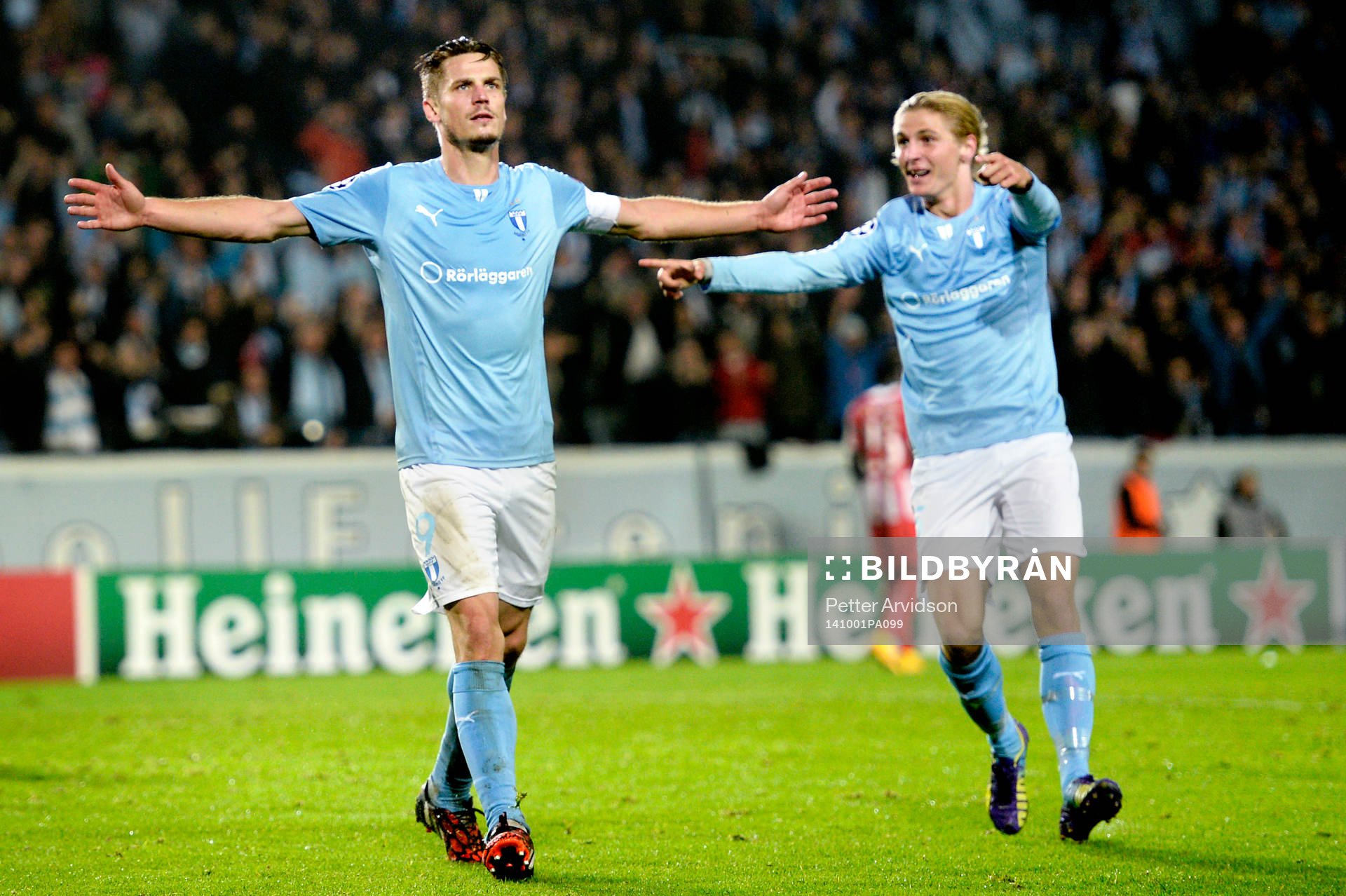 Malmö FFs Markus Rosenberg jublar med Pawel Cibicki