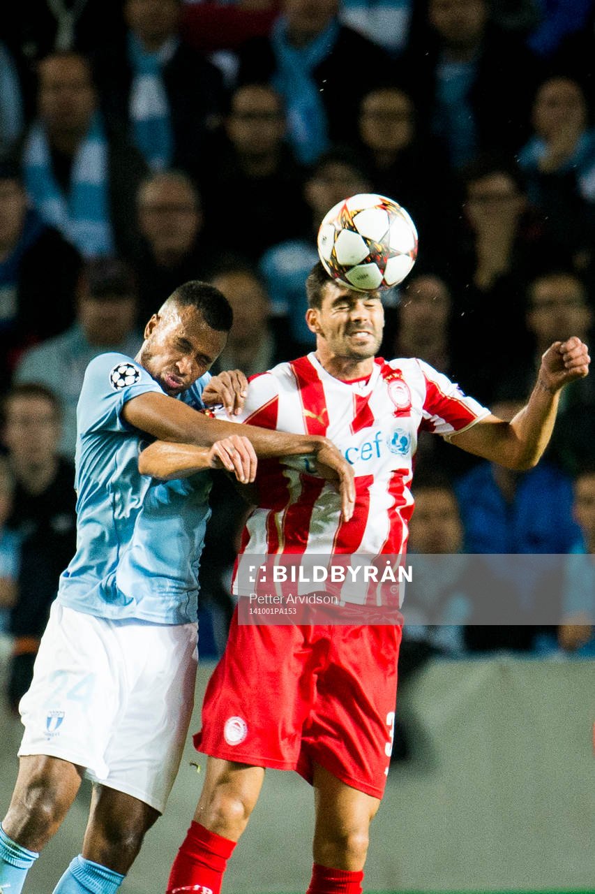 Malmö FFs Isaac Kiese Thelin i nickduell med Olympiacos