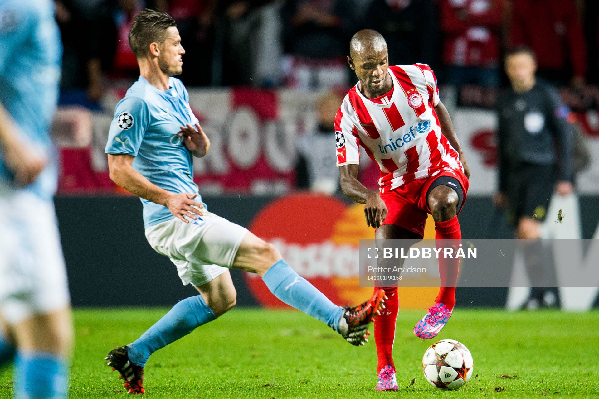 Malmö FFs Markus Rosenberg och Olympiacos Eric Abidal