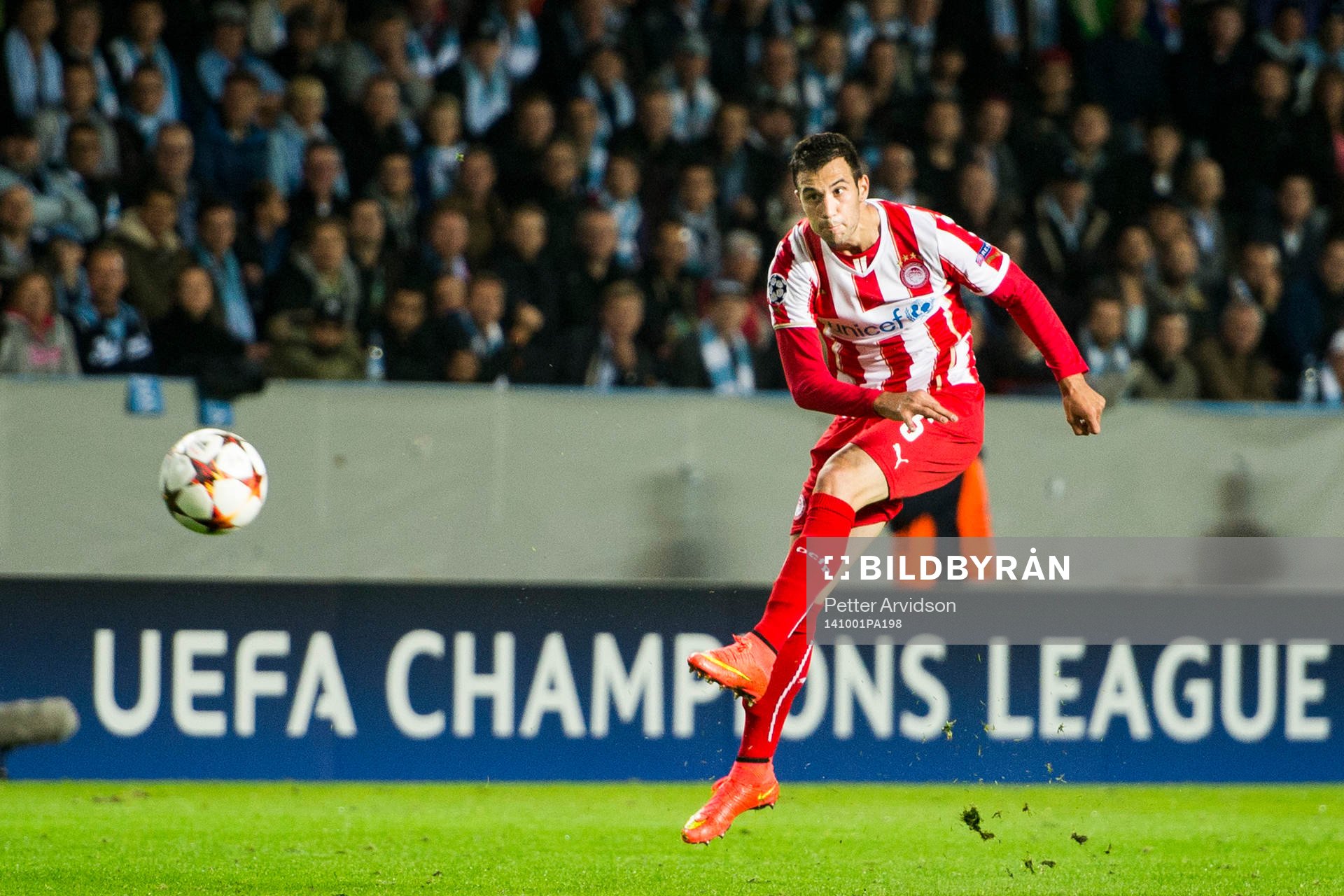 Olympiacos Luka Milivojevi testar skott