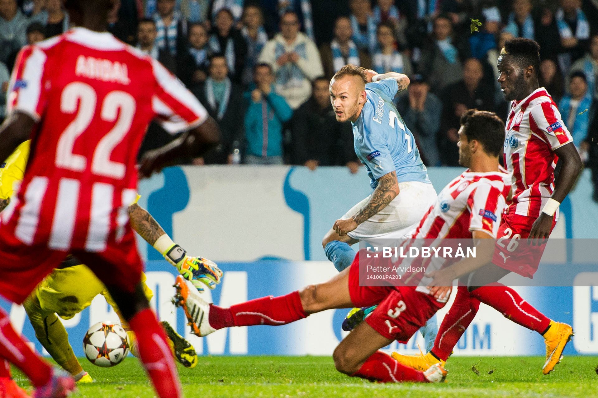 Malmö FFs Magnus Eriksson med en farlig målchans