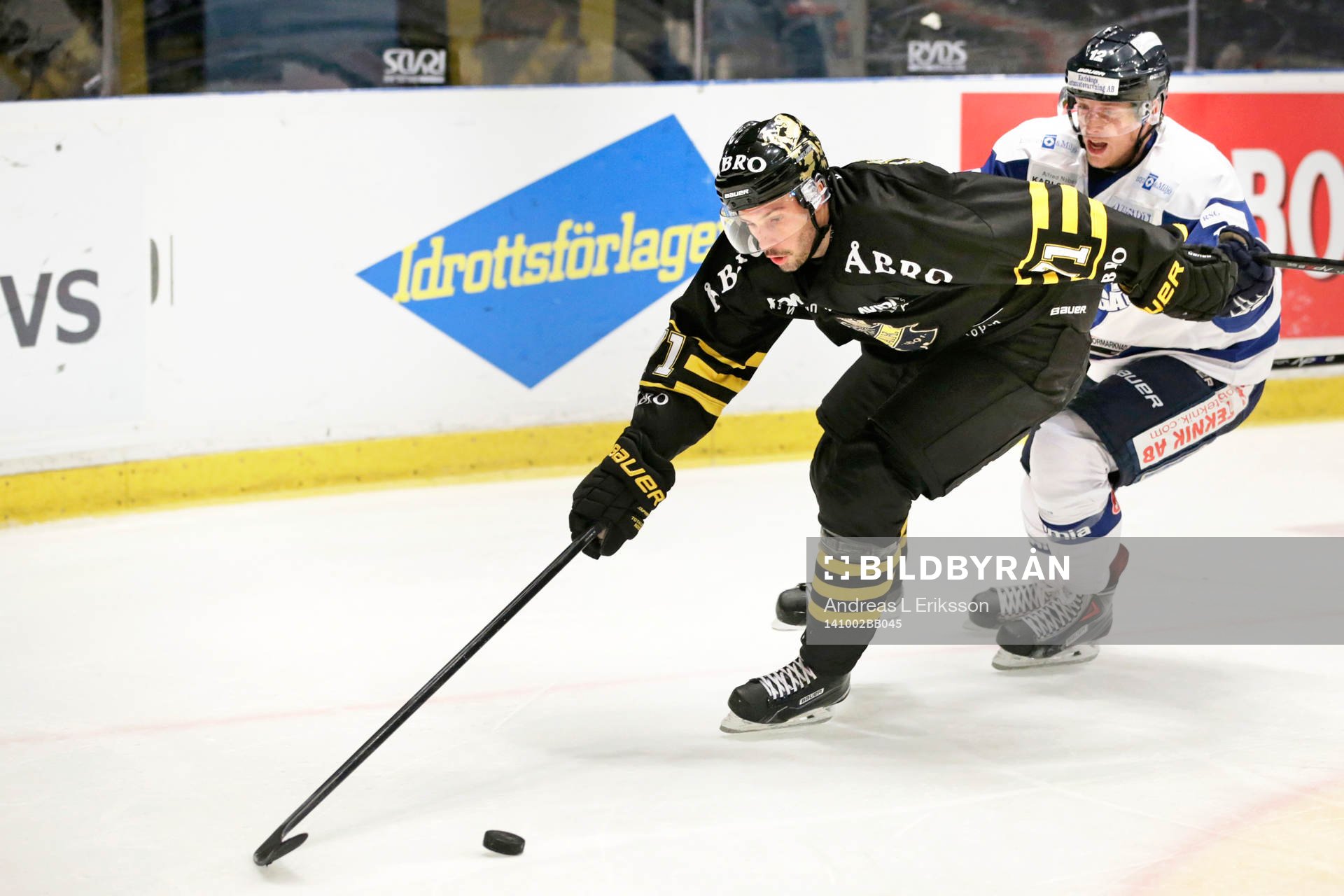 s Daniel Olsson Trkulja jagas av Karlskogas Gustav Thorell