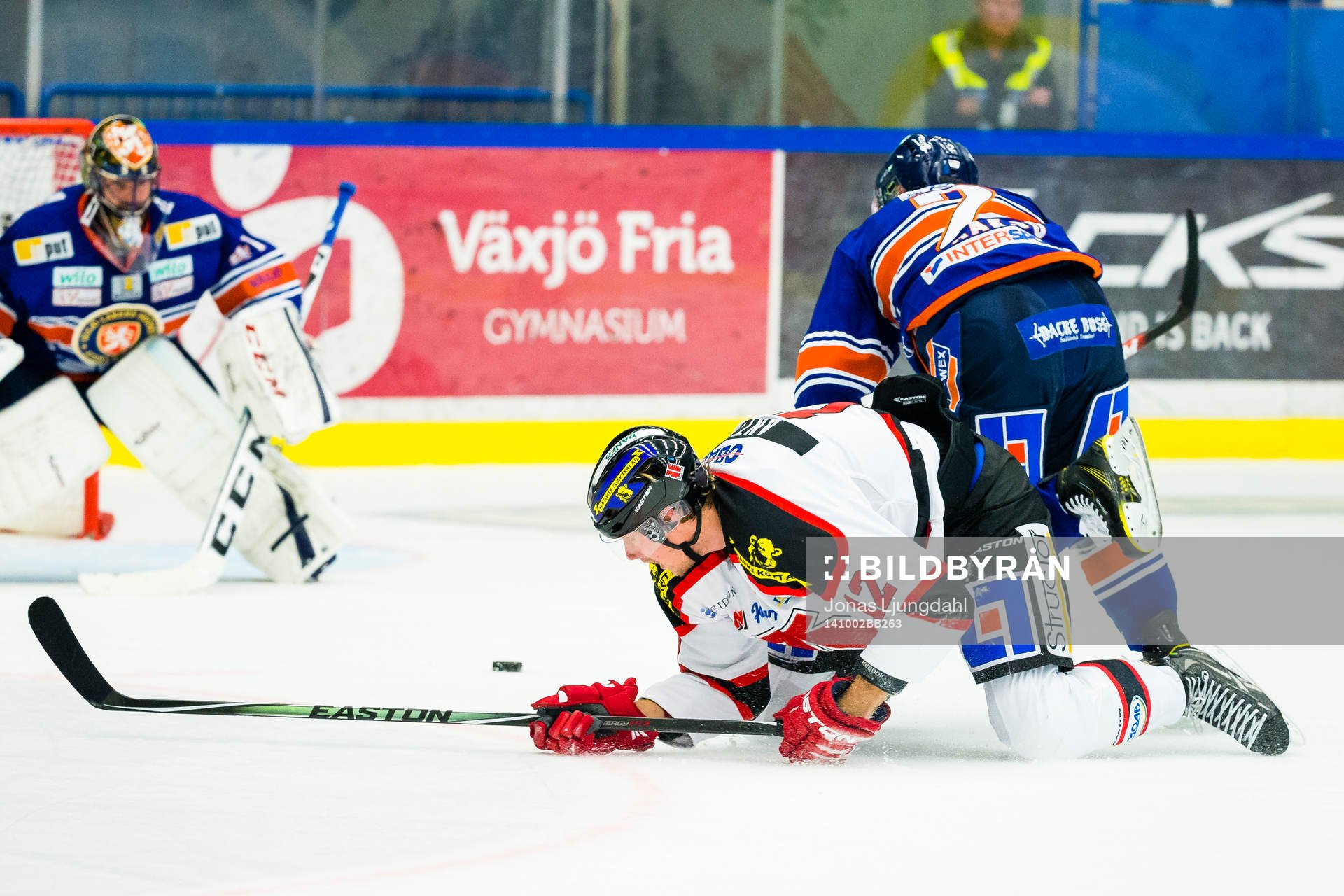 Örebros Marko Anttila faller