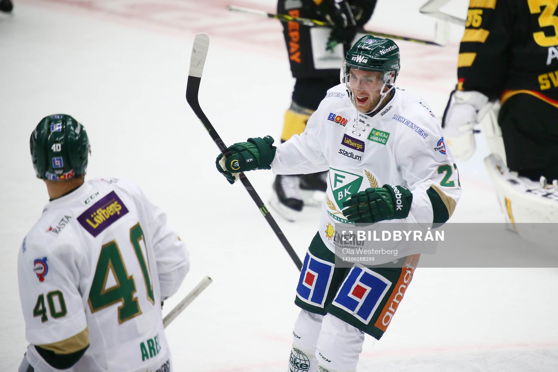 Färjestads Per Öslund och Niklas Arell jublar