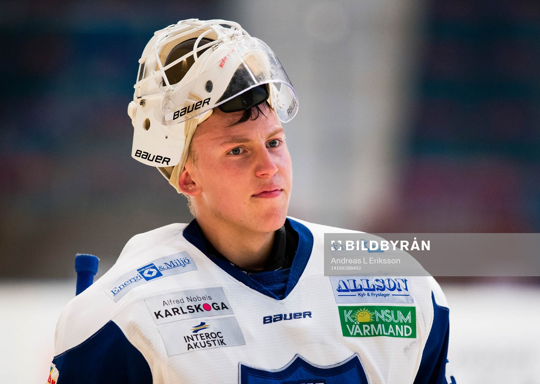 Karlskogas målvakt Emil Kruse ser bekymrad ut