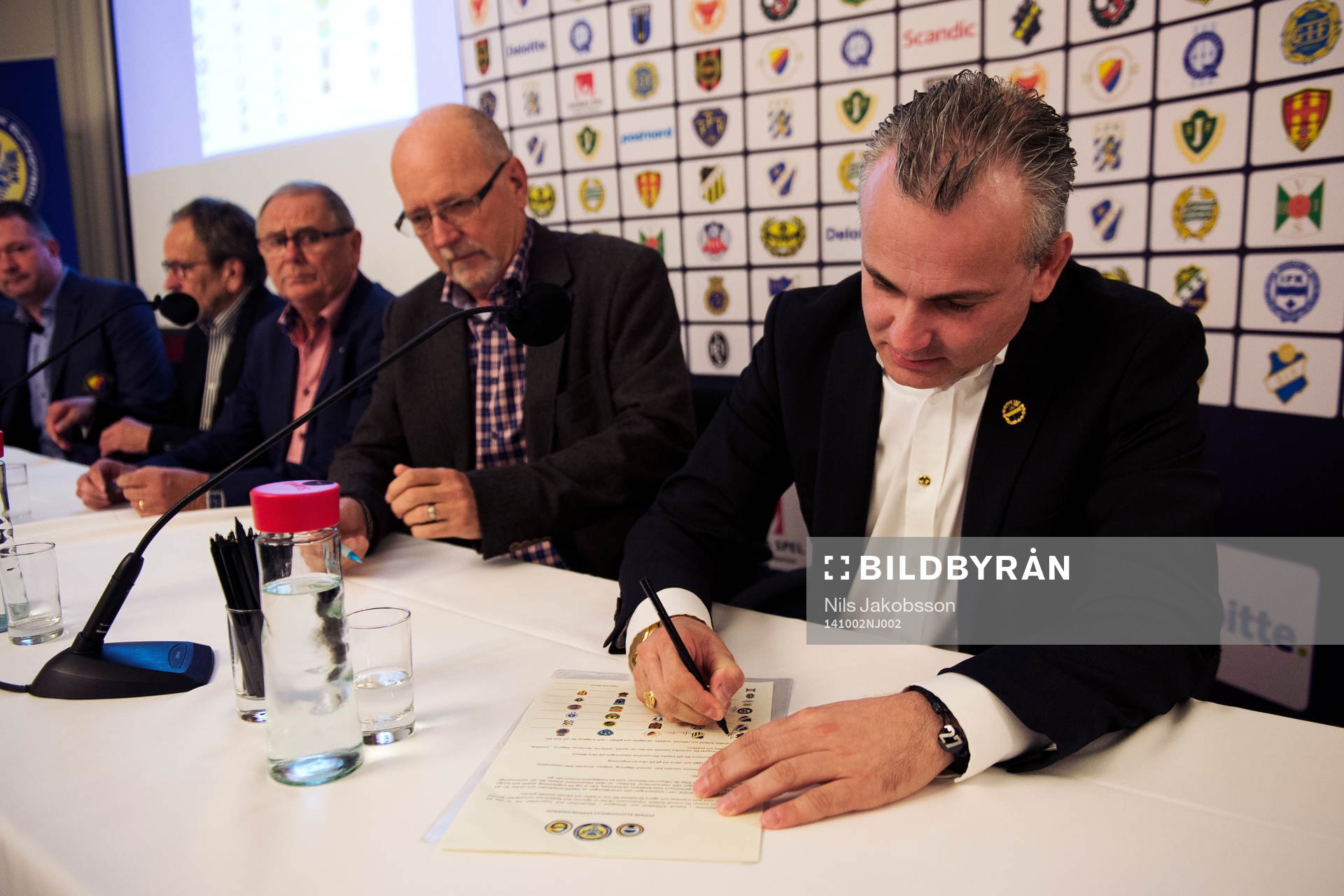 AIKs ordförande Johan Segui när en ny uppförandekod för samtliga 32 elitföreningar presenterades och signerades den 2 oktober 2014 i Malmö.