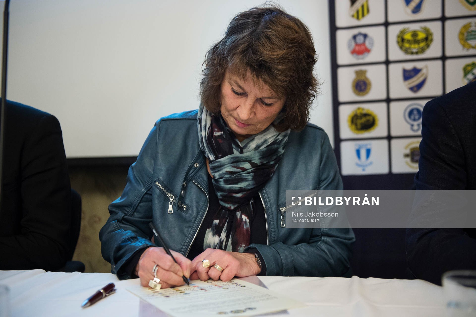 Suzanne Hällström, ordförande Degerfors, när en ny