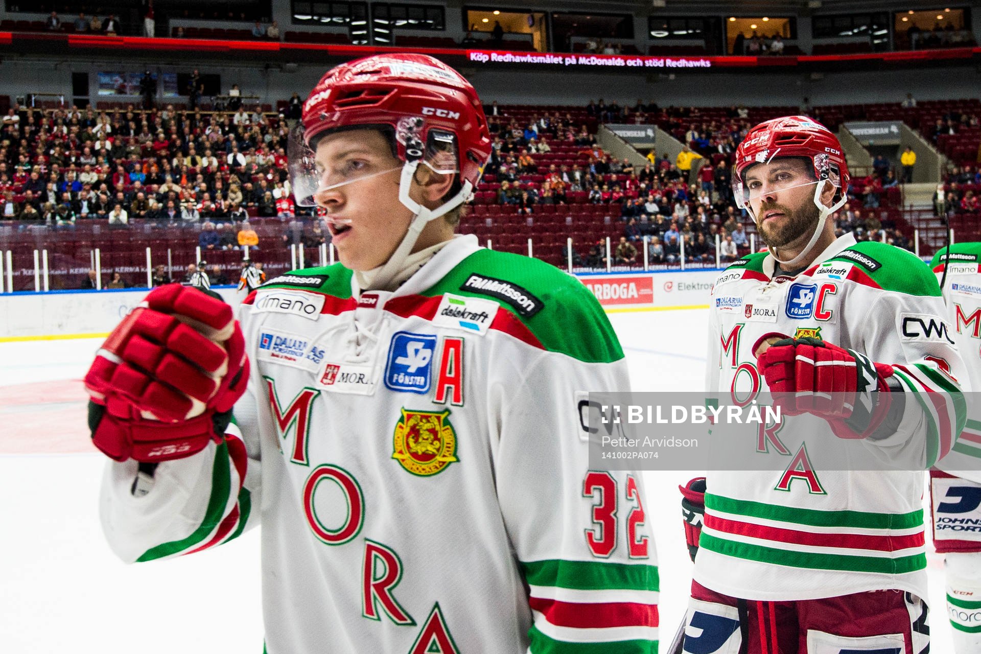 Moras Lukas Bengtsson och Kevin Mitchell jublar