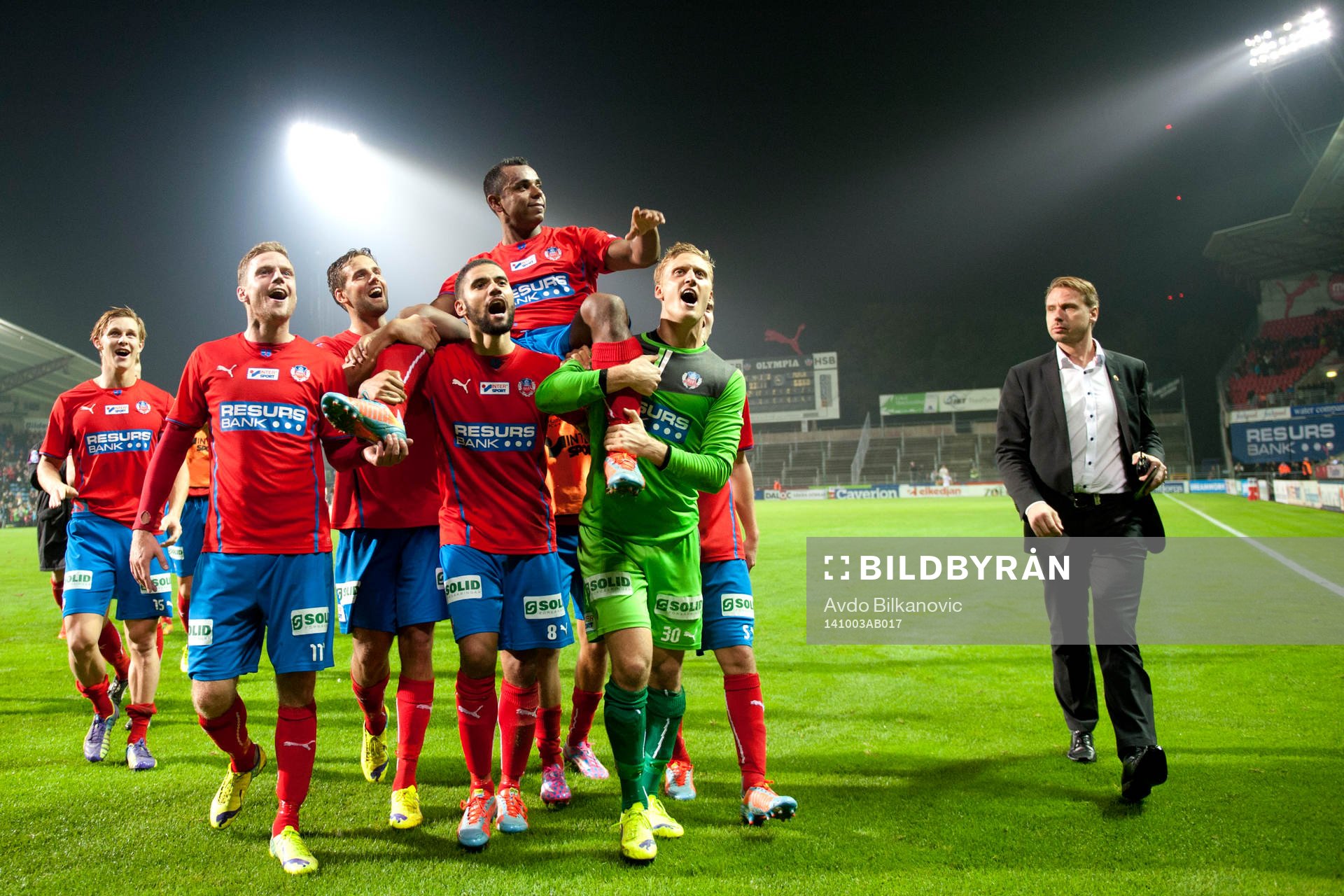 Helsingborgs Álvaro Santos avtackning, på axlar av sina