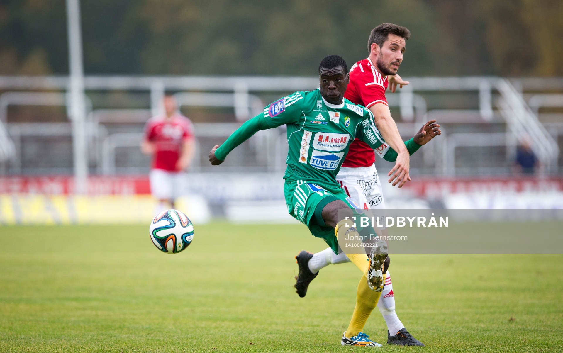 Ljungskiles Ken Sema mot Degerfors Marcus De Bruin