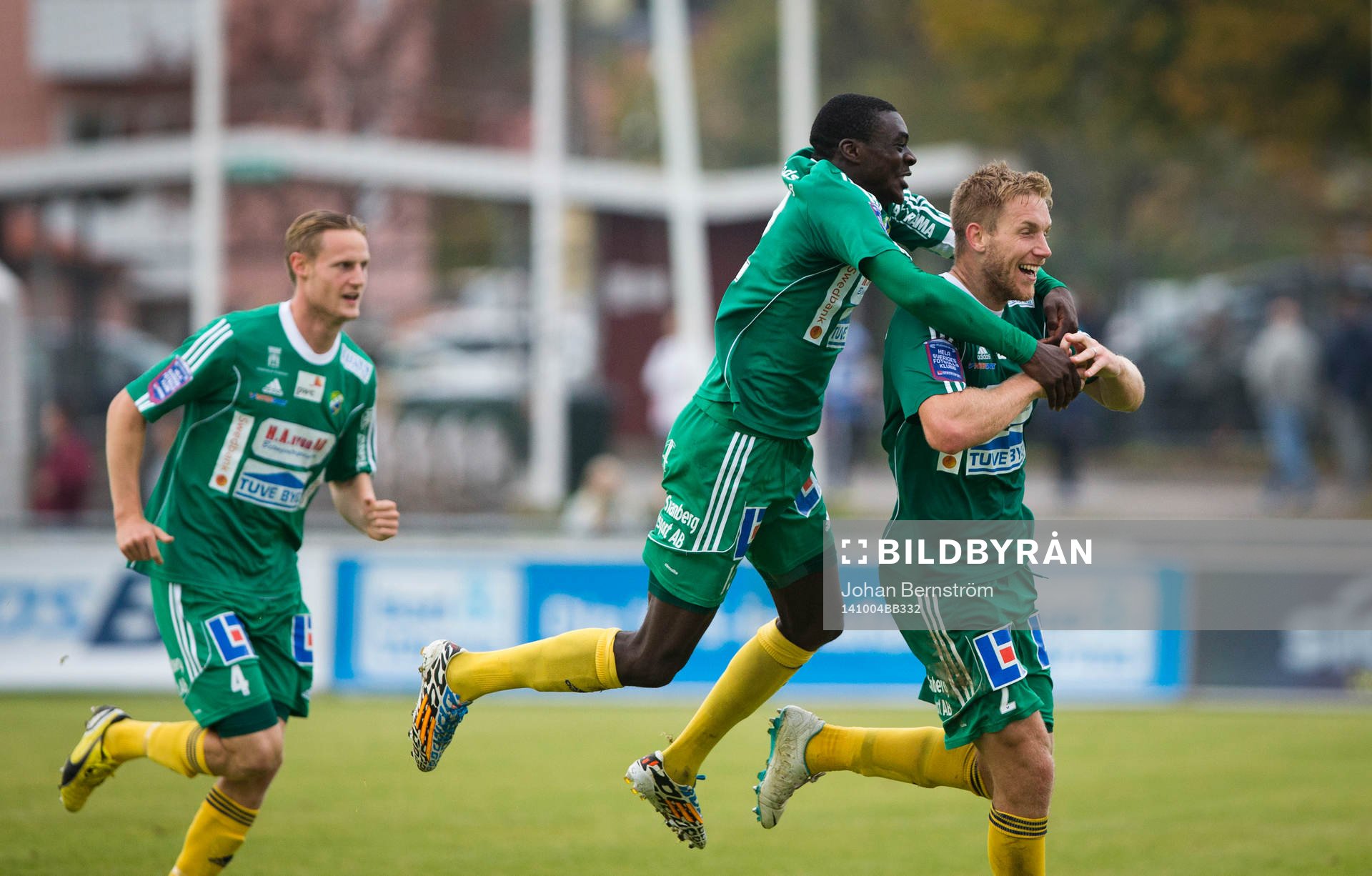 Ljungskiles Steven Old gör 3-3 på stopptid och jublar med