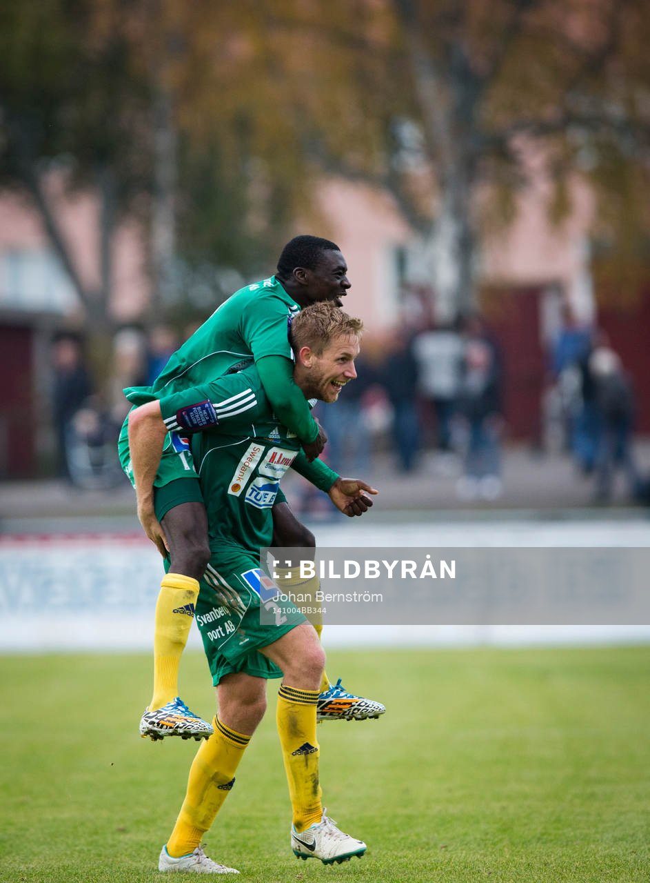 Ljungskiles Steven Old gör 3-3 på stopptid och jublar med