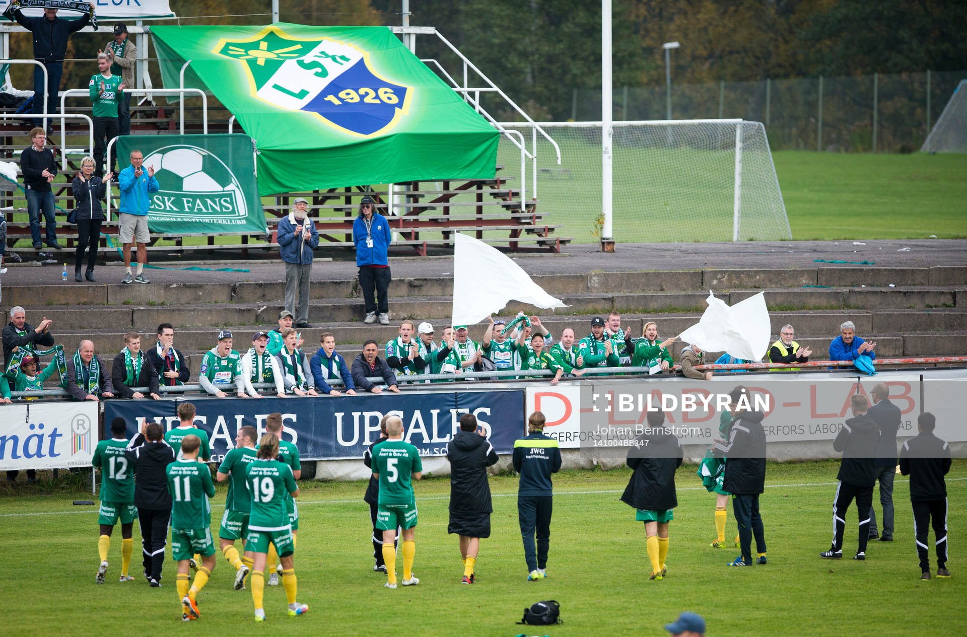 Ljungskiles Steven Old gör 3-3 på stopptid och här