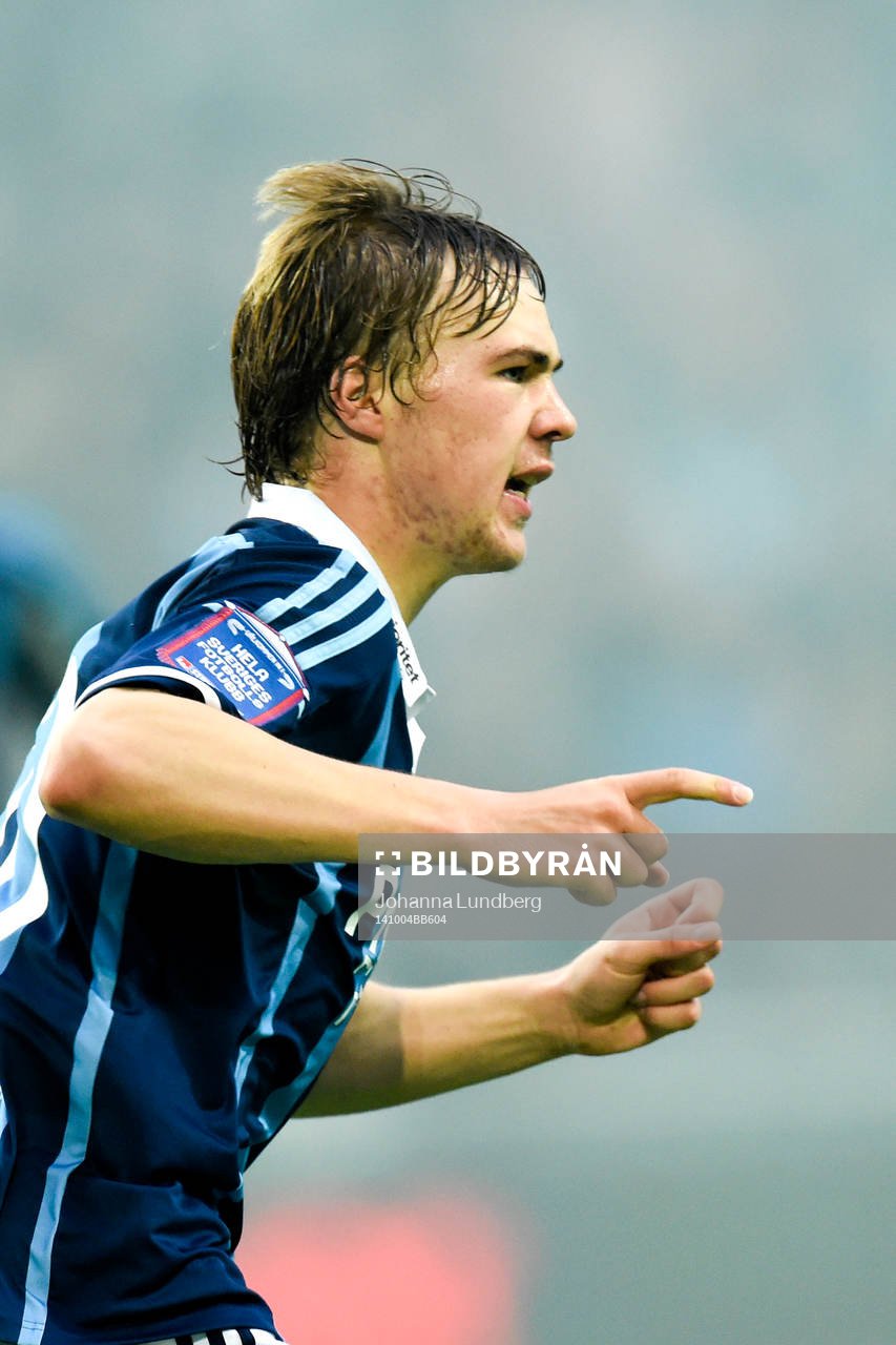 Djurgårdens Simon Tibbling jublar