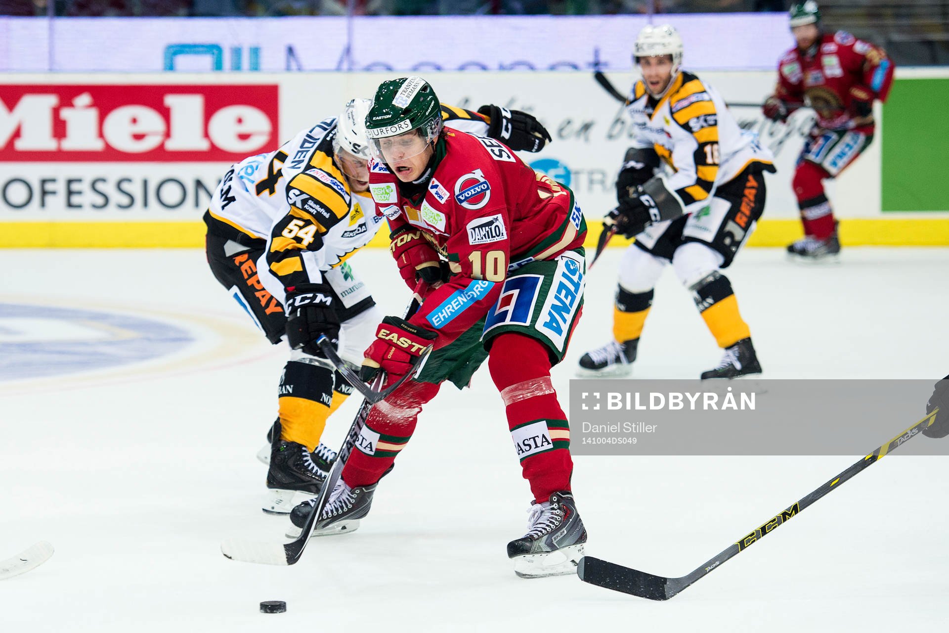 Frölundas Mattias Janmark går förbi Skellefteås Anton