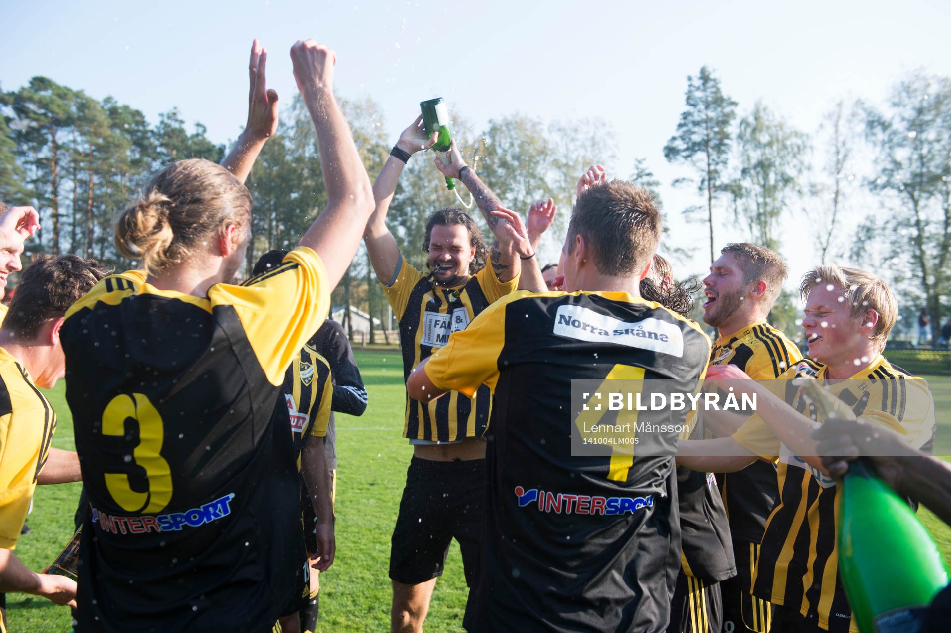 IFK firade med skumpa i matchen i division 3 mellan Tollarp