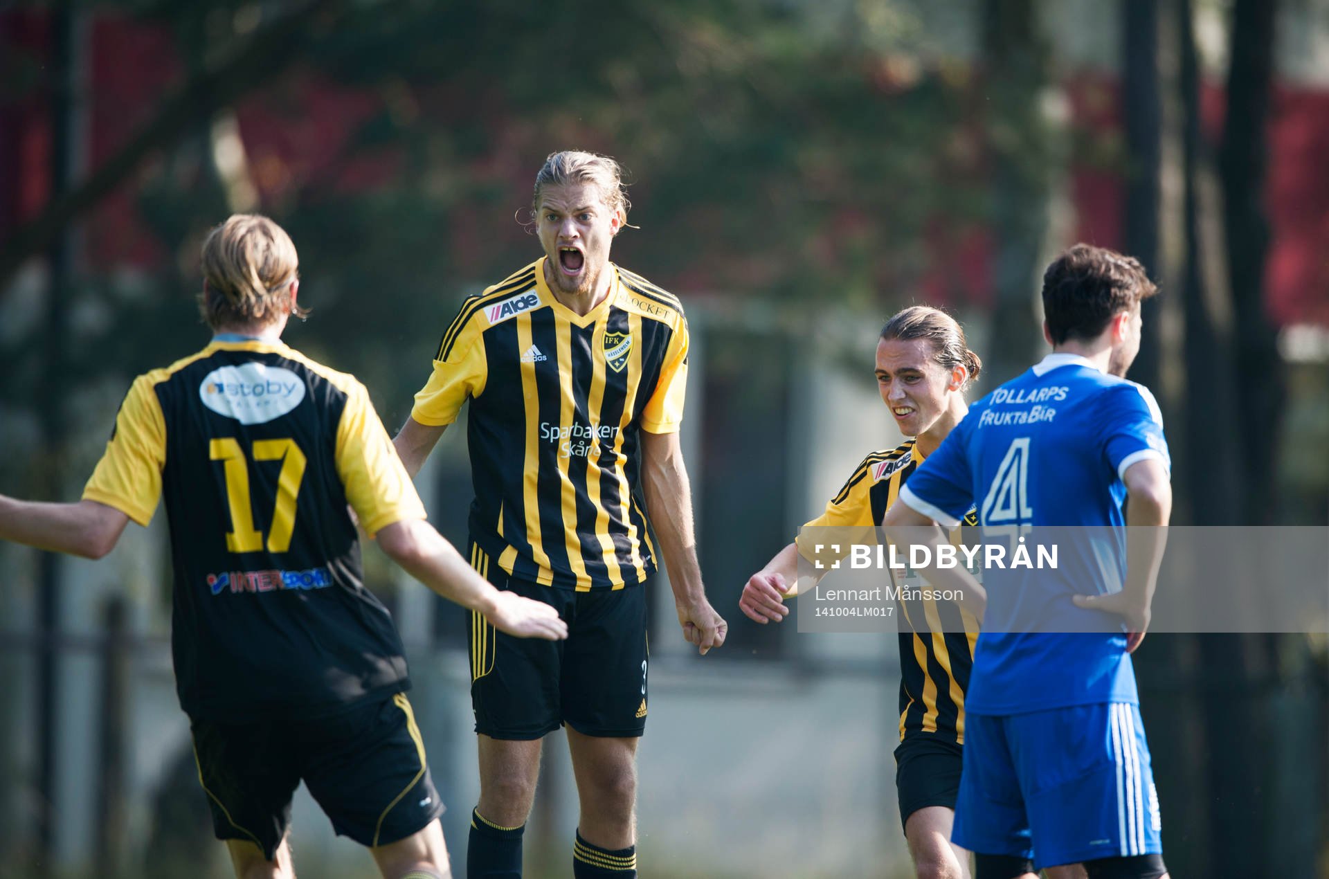 IFK Hässleholms Linus Karlsson har gjort segermålet 1-0 i