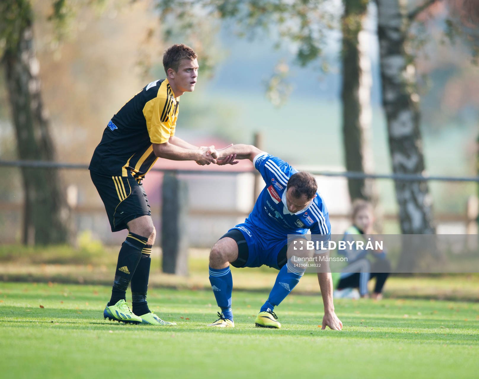 IFK Hässleholms Niklas Jönsson i matchen i division 3 mellan Tollarp och IFK Hässleholm i Tollarp  4 oktober 2014.