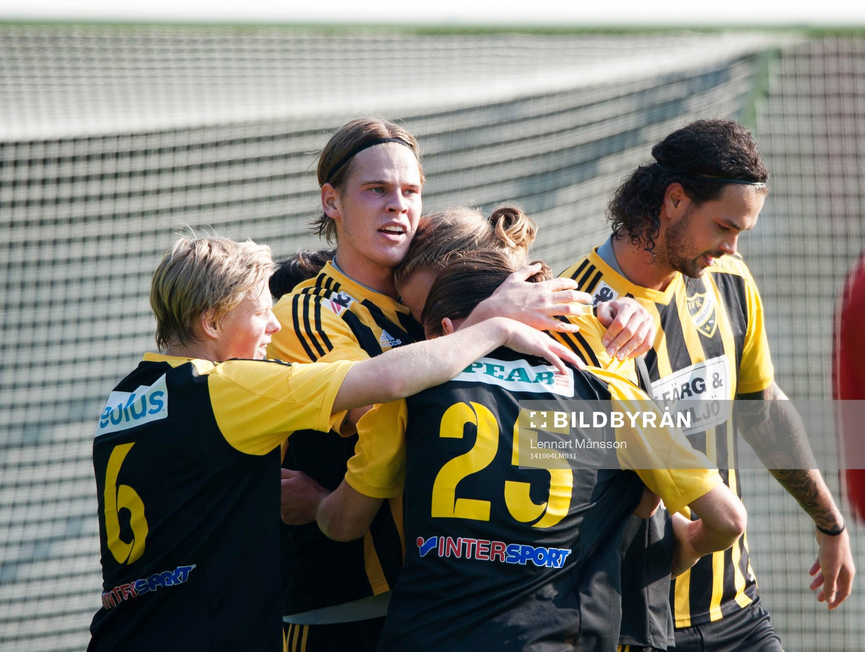 IFK Hässleholms Linus Karlsson har gjort segermålet 1-0 i