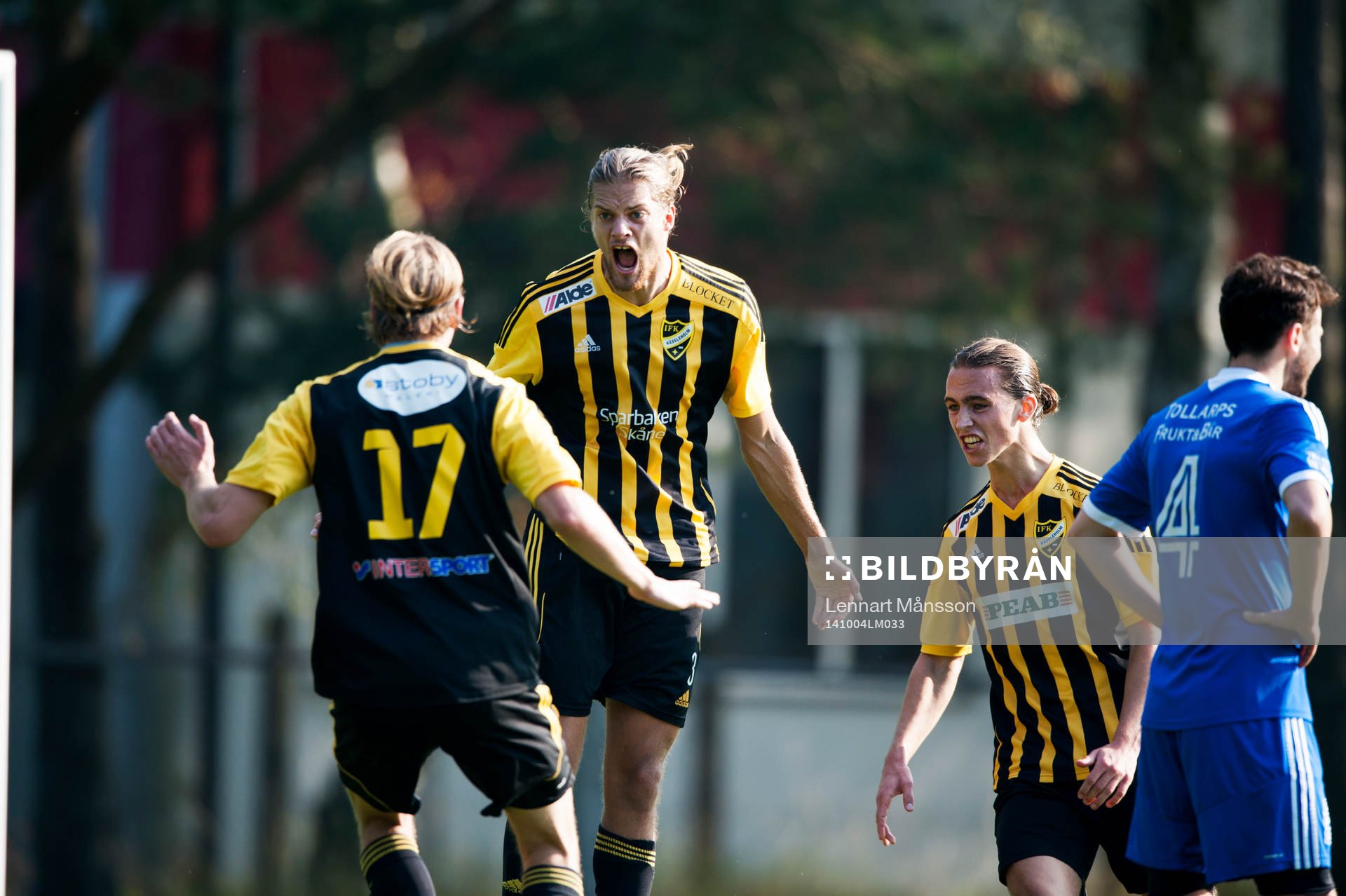 IFK Hässleholms Linus Karlsson har gjort segermålet 1-0 i