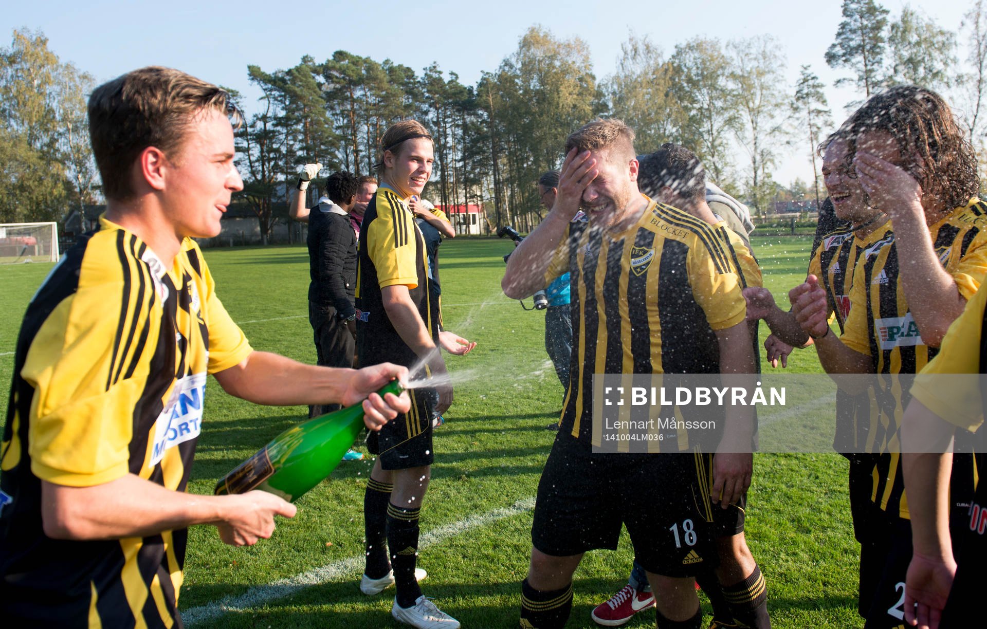 IFK firade med skumpa i matchen i division 3 mellan Tollarp