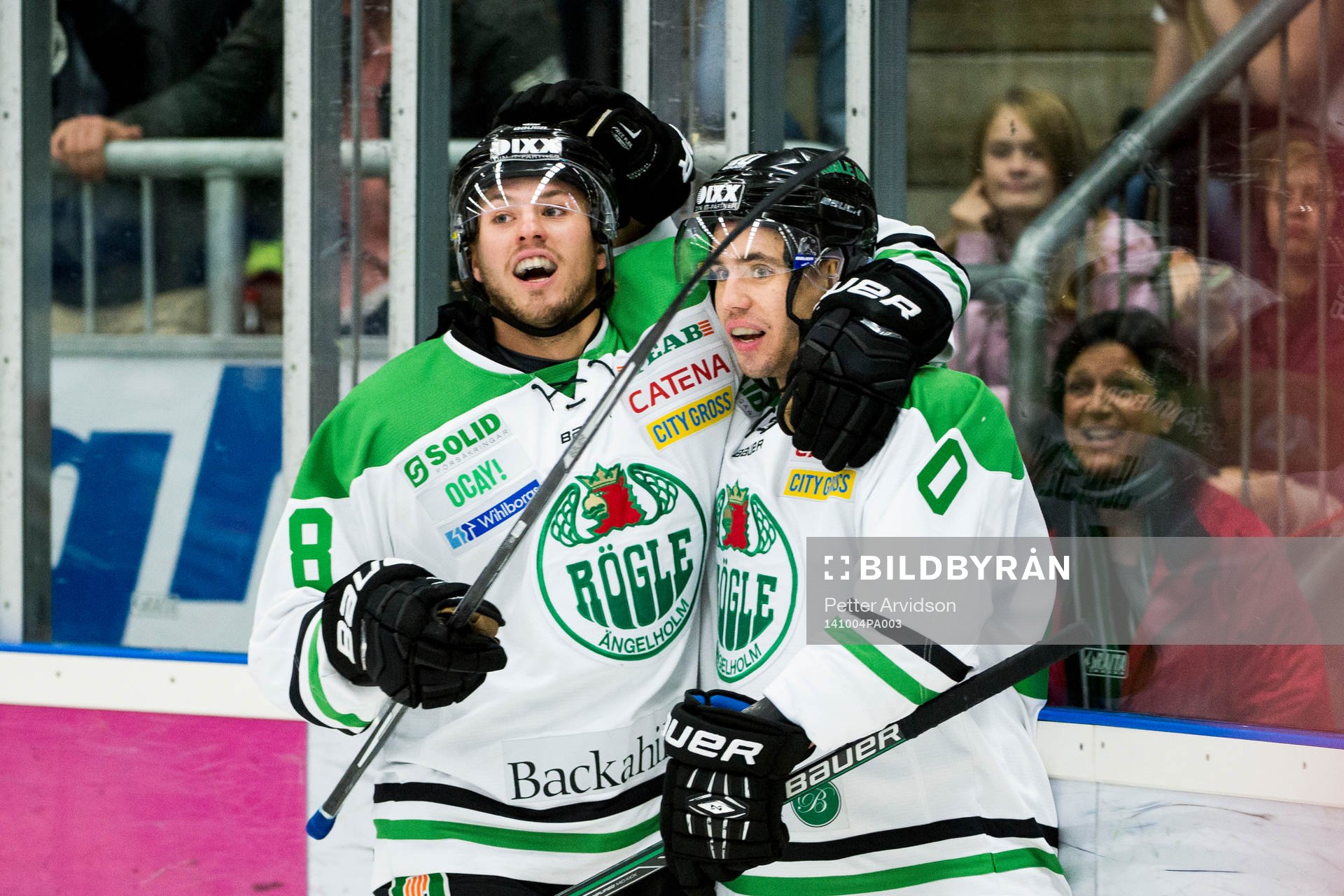 Rögles Sebastian Stålberg och Jesper Jensen jublar