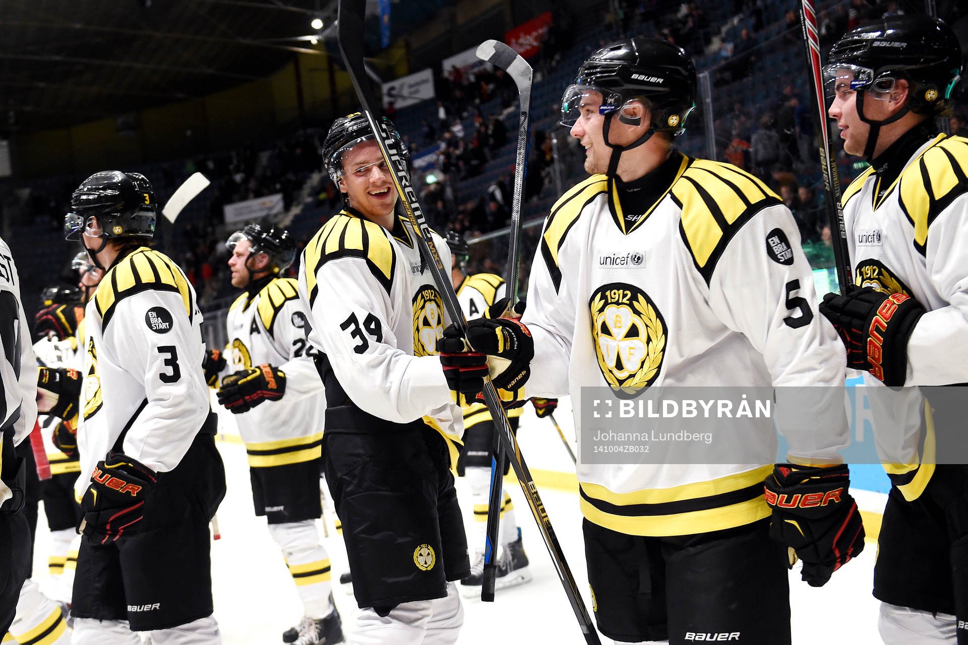 Brynäs Daniel Brodin och Lukas Kilström  jublar