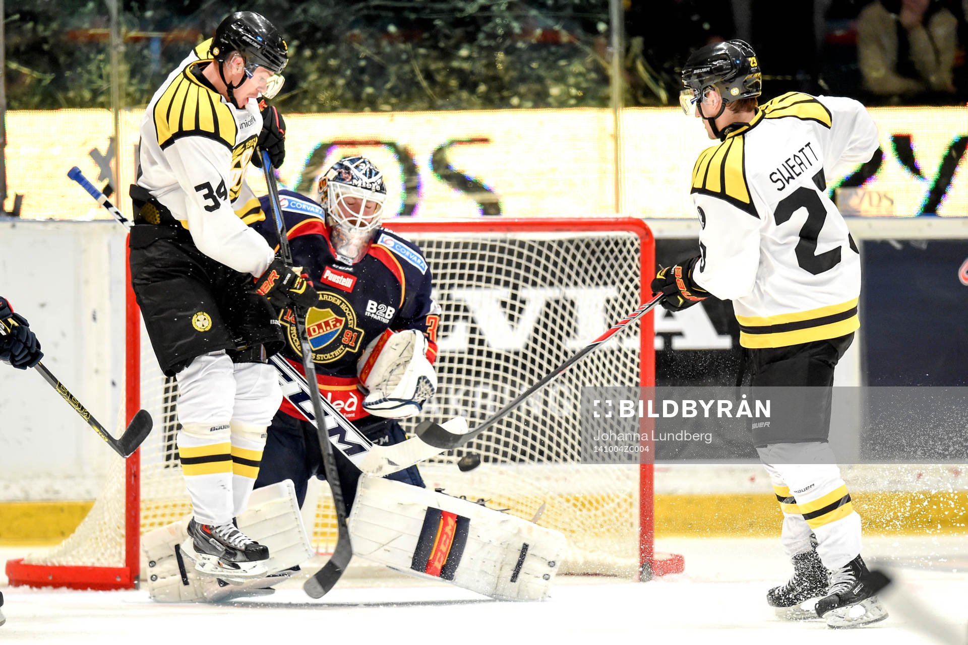 Brynäs Bill Sweatt gör 1-2 bakom Djurgårdens målvakt