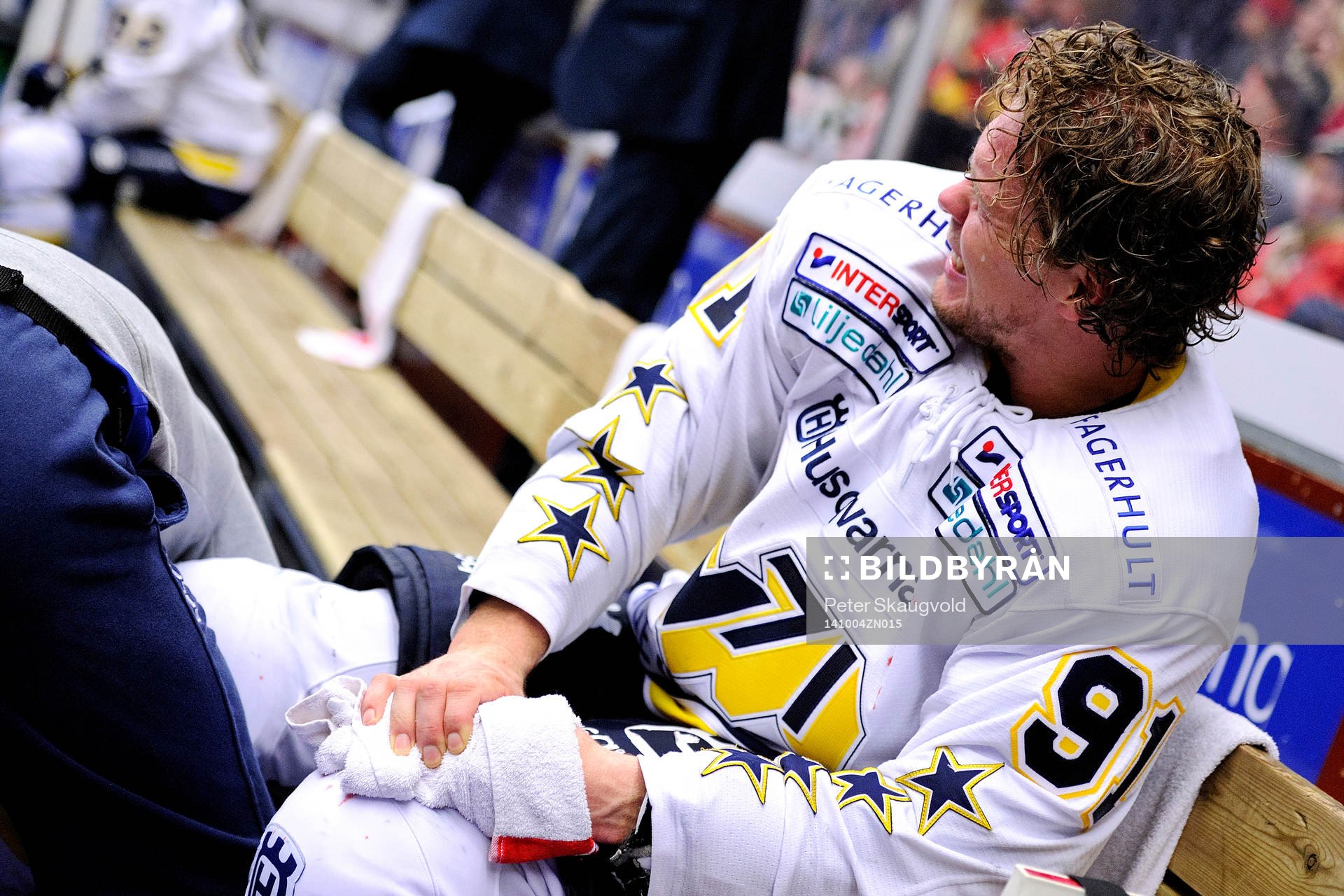 s Andreas Jämtin sitter med svåra smärtor i sin hand