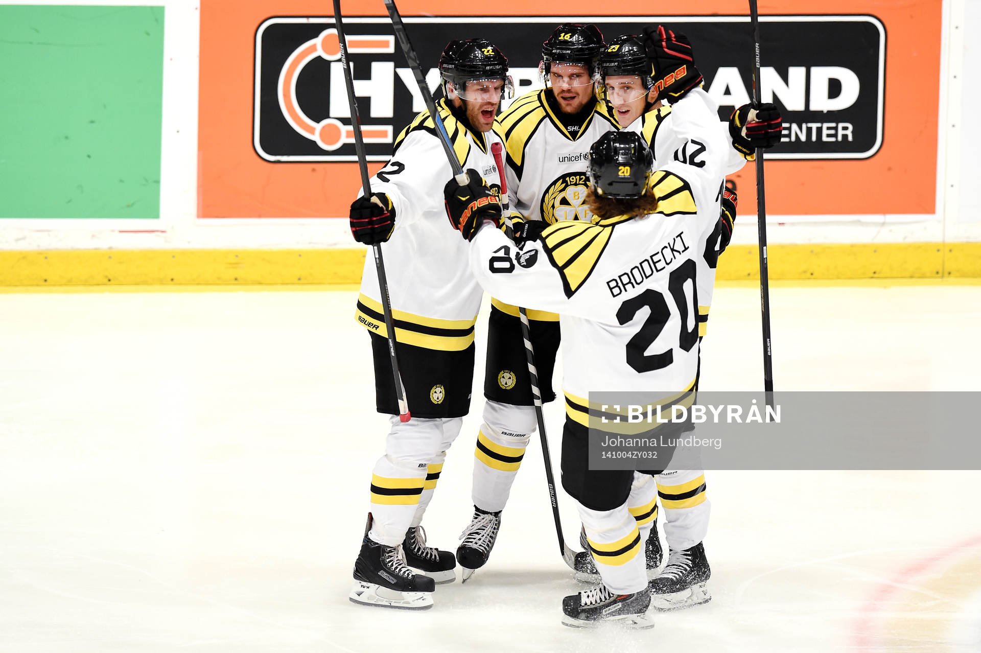 Brynäs spelare jublar