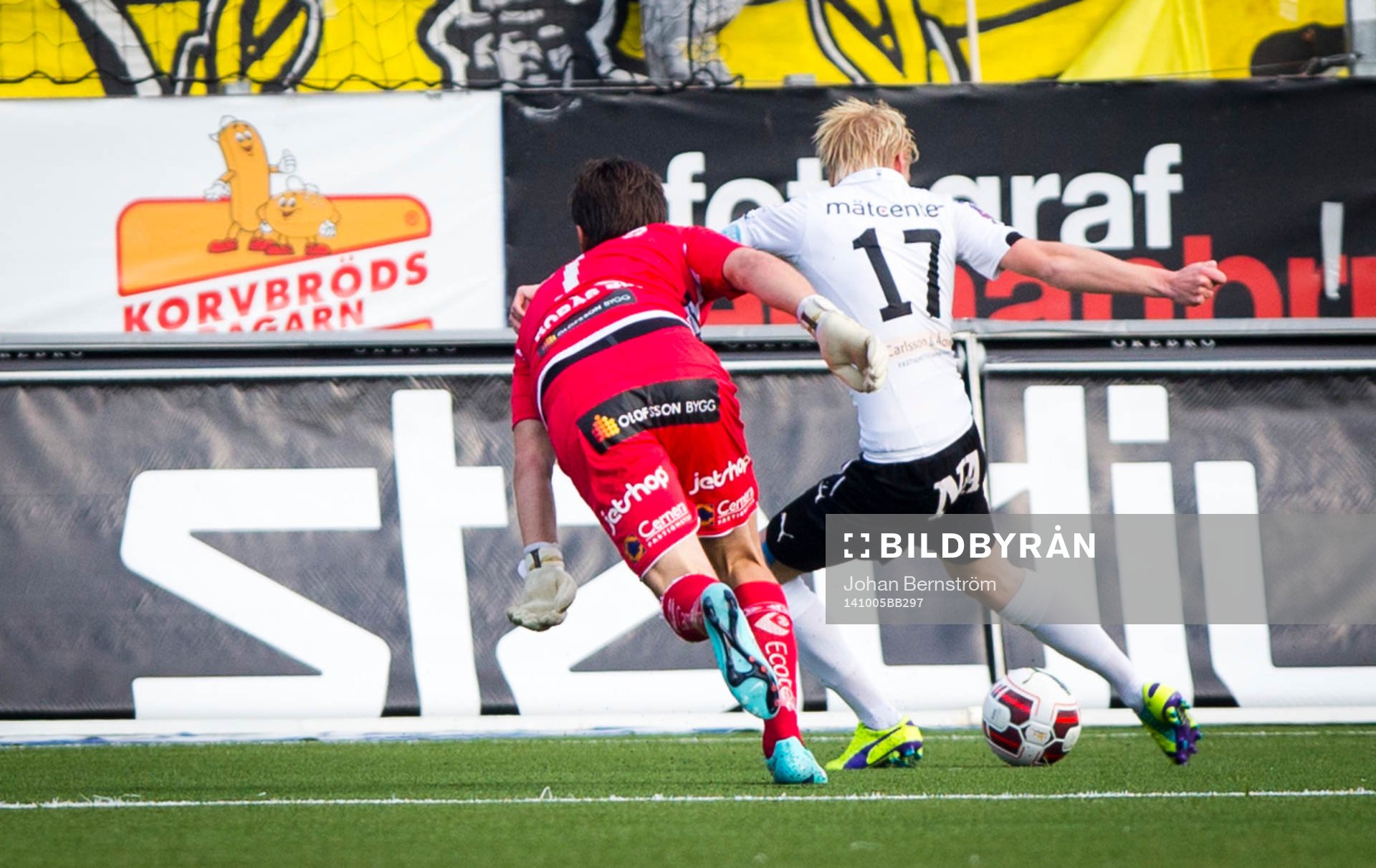 Örebros Karl Holmberg gör 2-0 på Elfsborgs målvakt