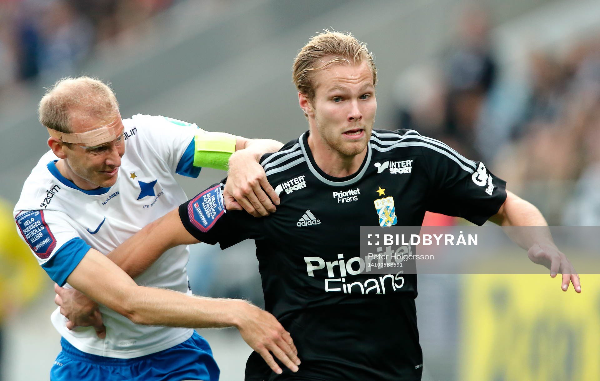 Norrköpings Andreas Johansson ich IFK Göteborgs Gustav