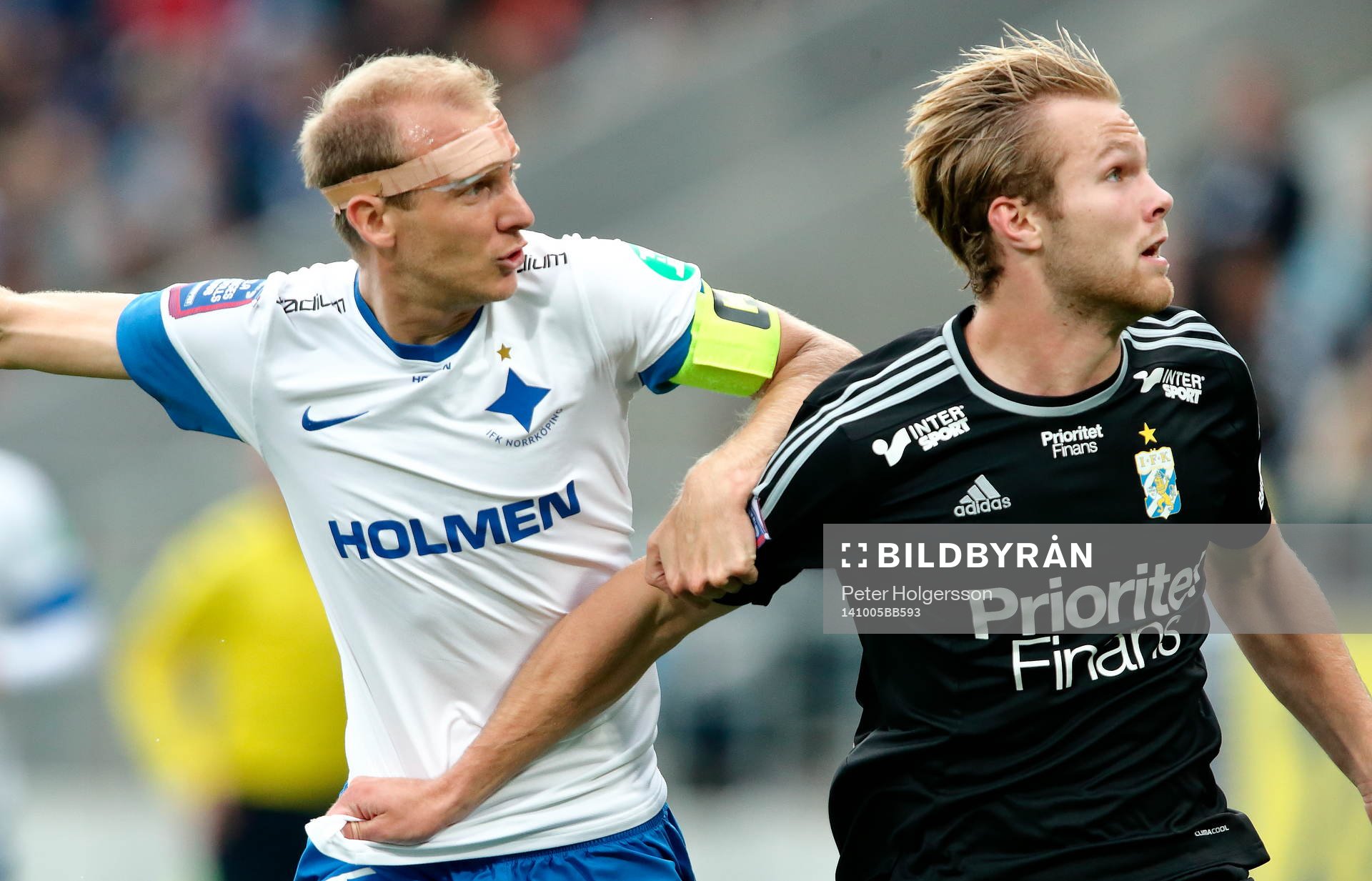 Norrköpings Andreas Johansson ich IFK Göteborgs Gustav