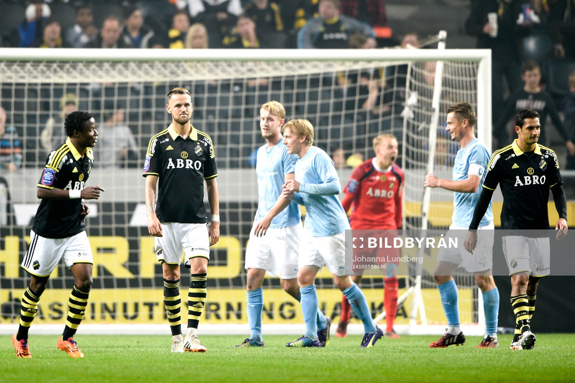 s Alexander Milosevic och Celso Borges  jublar