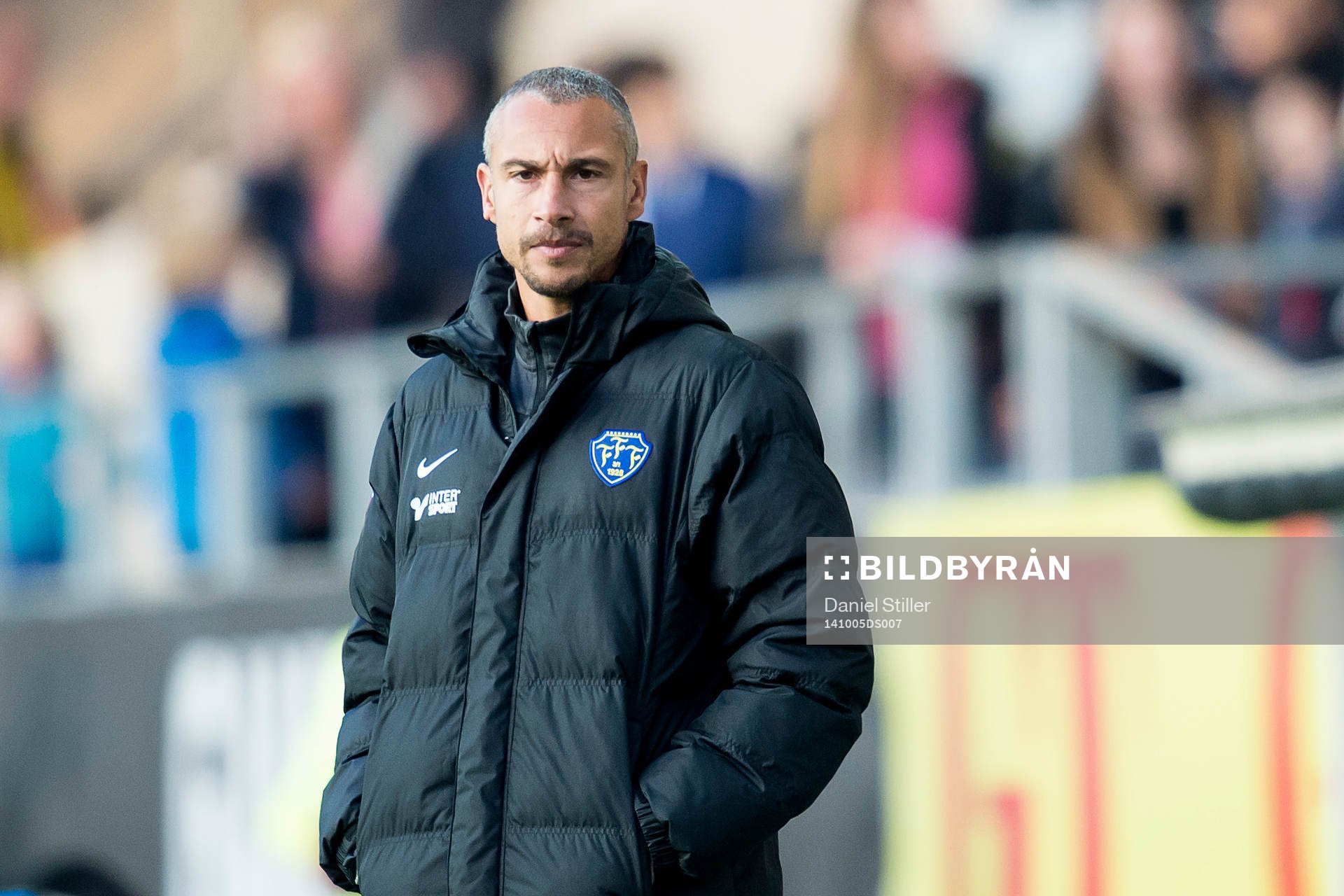 Falkenbergs tränare Henrik Larsson under fotbollsmatchen i Allsvenskan mellan Häcken och Falkenberg den 5 oktober 2014 i Göteborg.