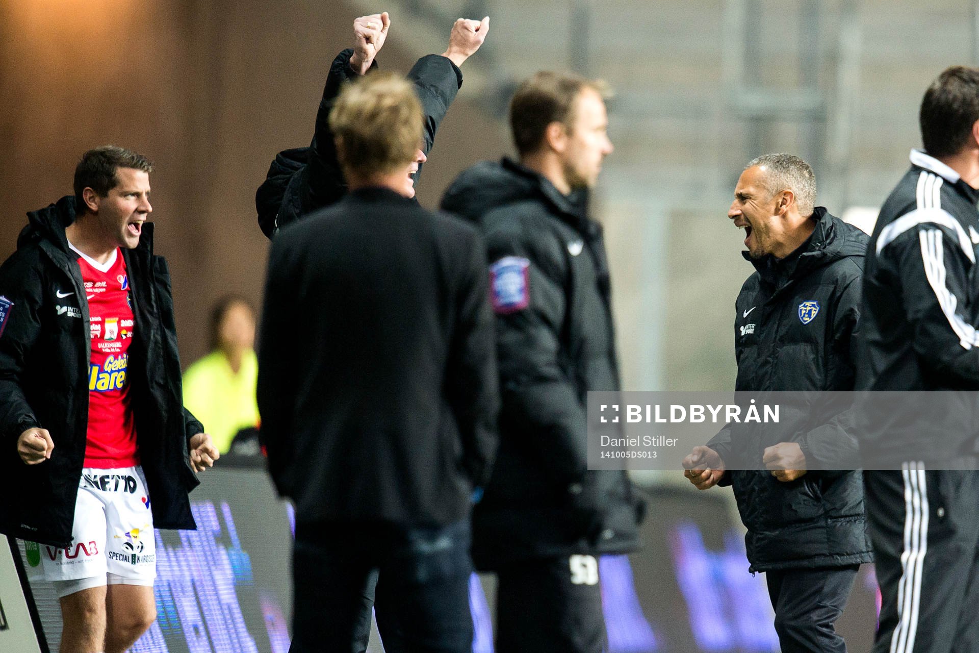 Falkenbergs tränare Henrik Larsson jublar