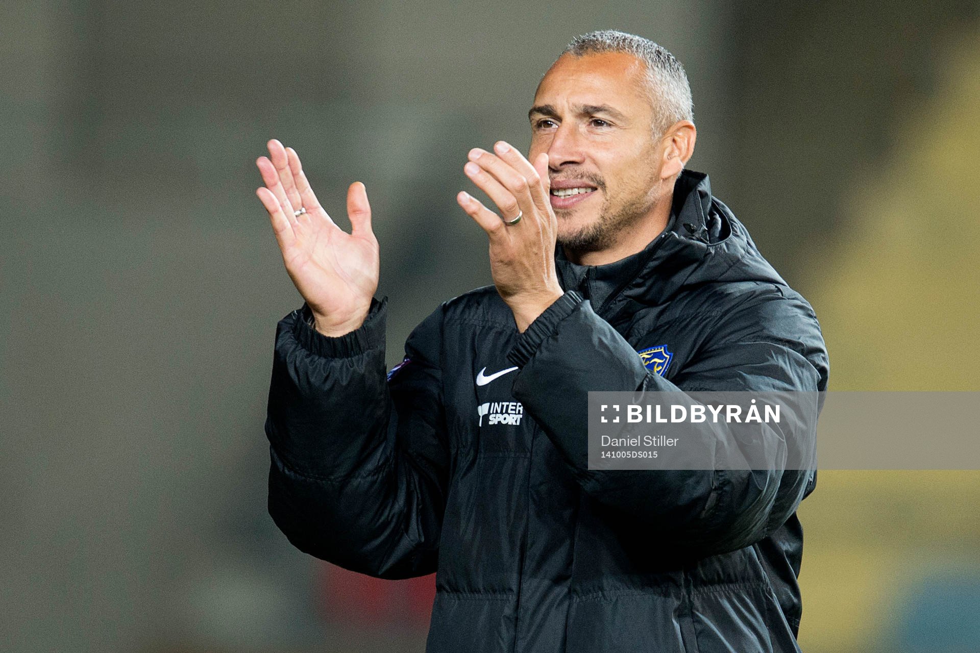 Falkenbergs tränare Henrik Larsson tackar publiken