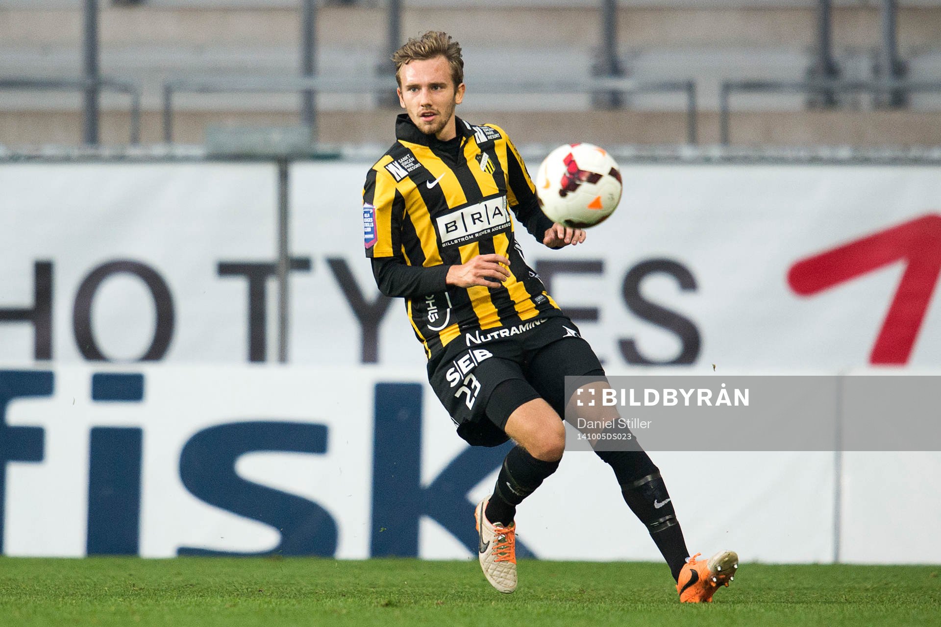 Häckens Simon Sandberg  under fotbollsmatchen i Allsvenskan mellan Häcken och Falkenberg den 5 oktober 2014 i Göteborg.