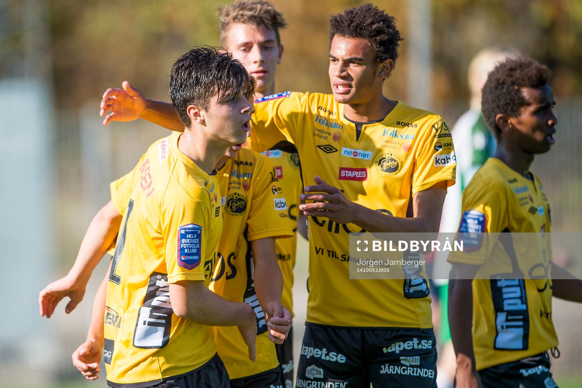 Elfsborgs Mattias Özgun klappas om av lagkamrater