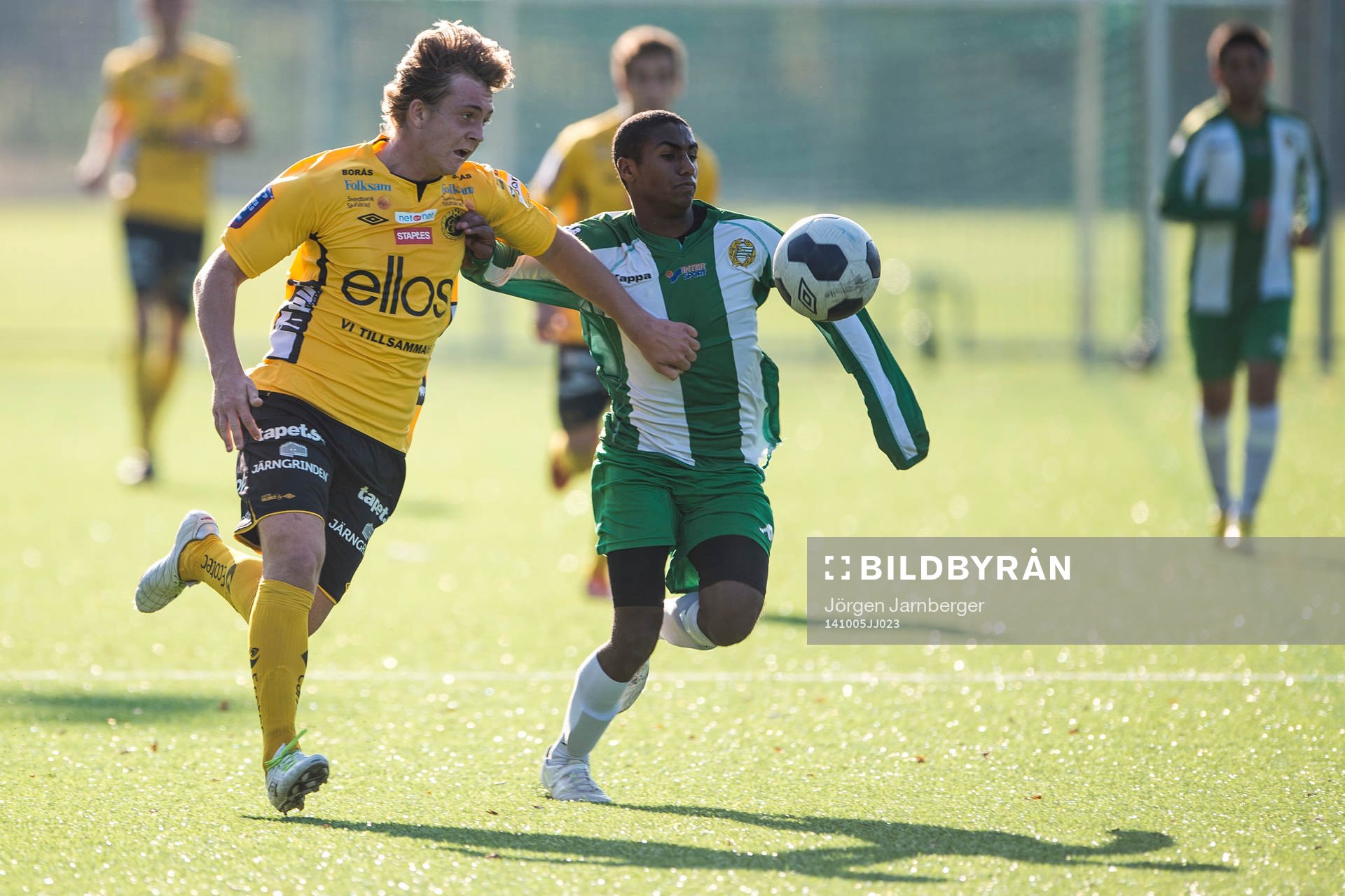 Elfsborgs Noel Jonsson och Hammarbys Marwin Badar i kamp om